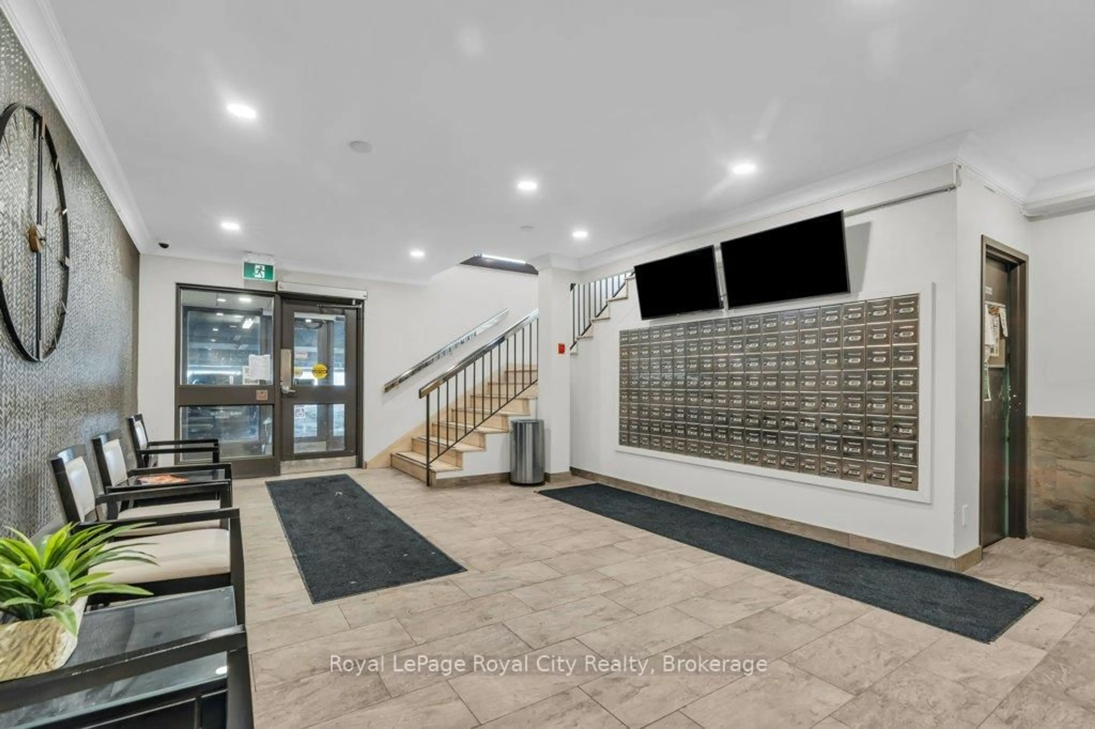 Indoor foyer for 19 Woodlawn Rd #511, Guelph Ontario N1H 7B1