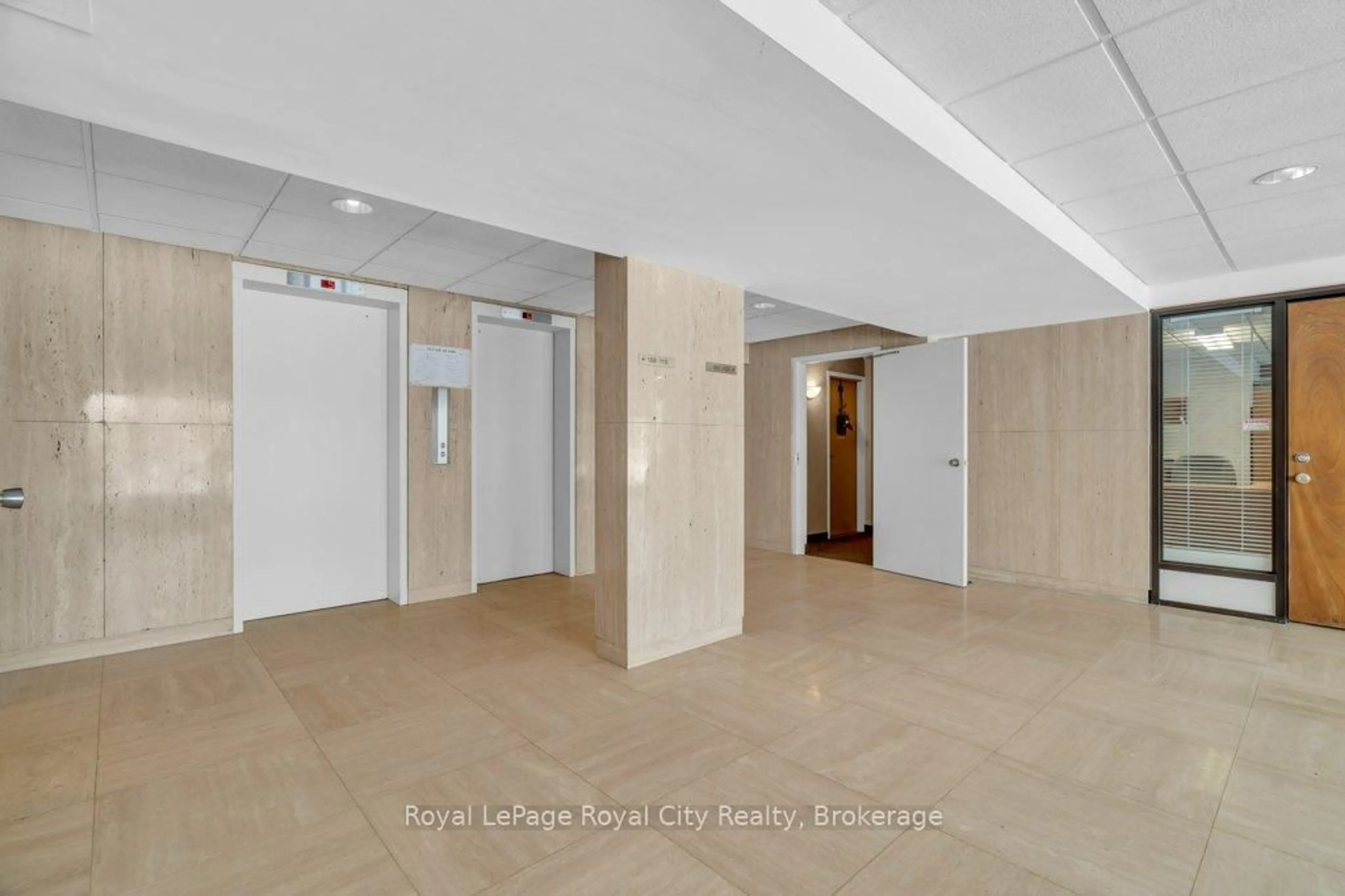 Indoor foyer for 19 Woodlawn Rd #511, Guelph Ontario N1H 7B1