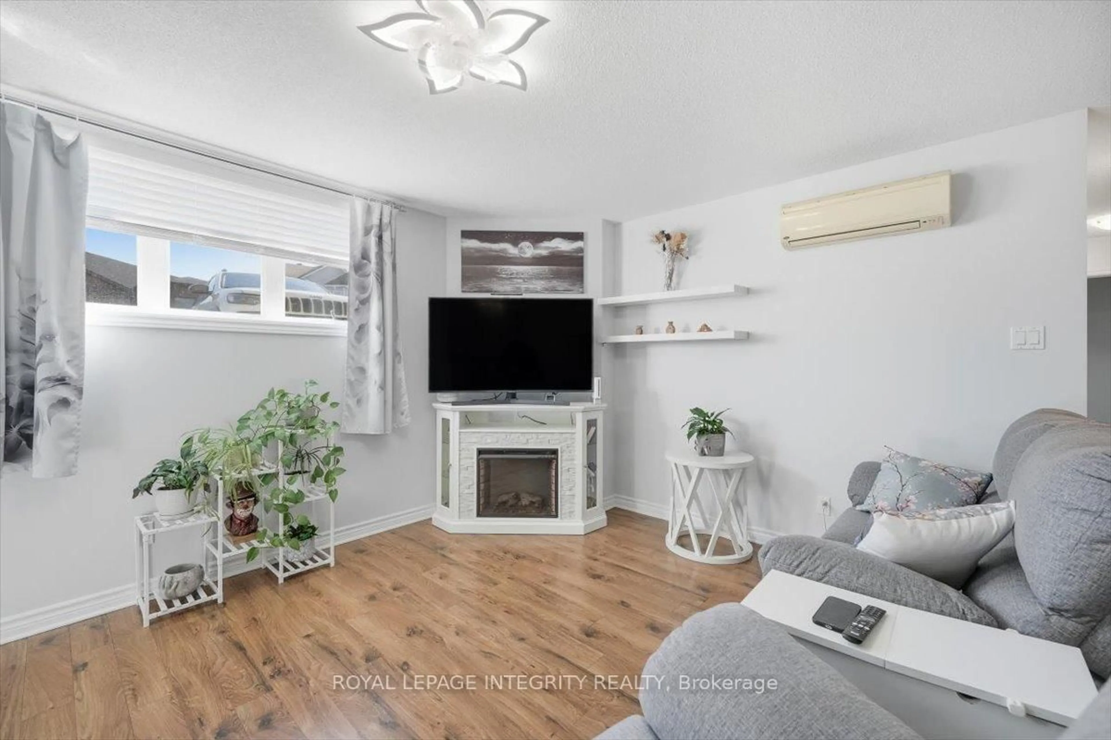 Living room with furniture, wood/laminate floor for 46 Cambridge St #1, The Nation Ontario K0A 2M0