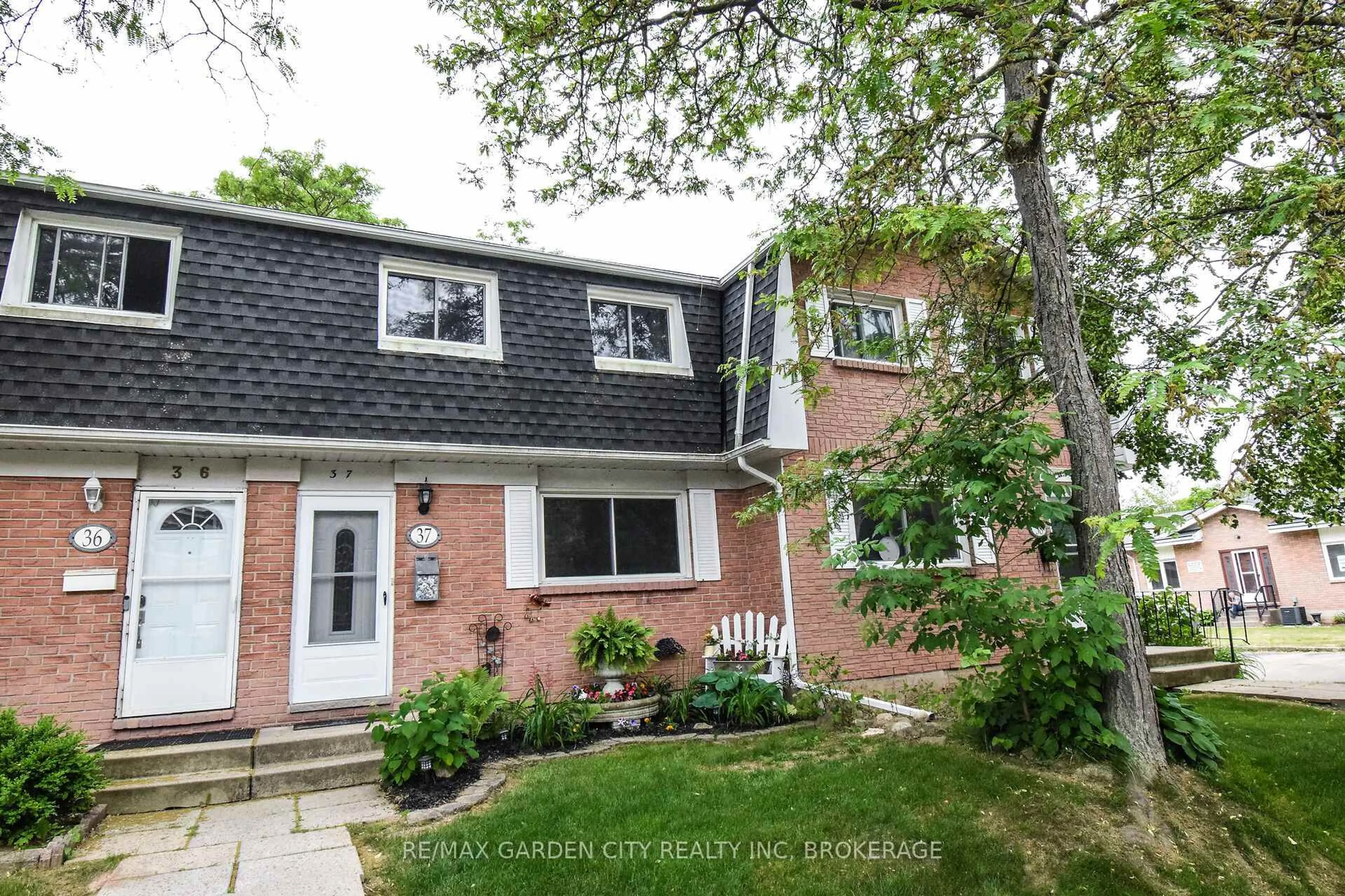 Home with brick exterior material, street for 185 DENISTOUN St #37, Welland Ontario L3C 6J6