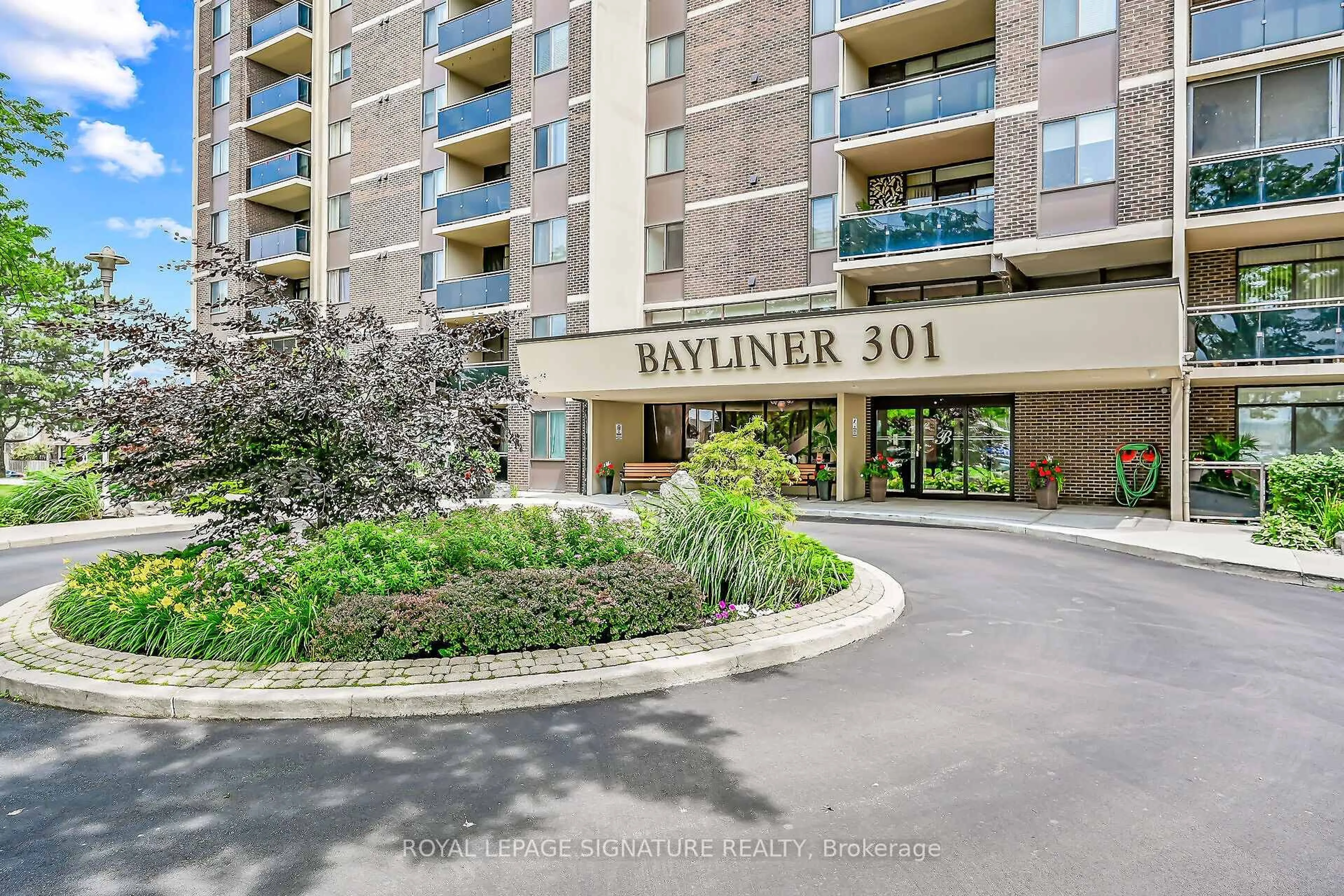 Indoor foyer for 301 Frances Ave #907, Hamilton Ontario L8E 3W6