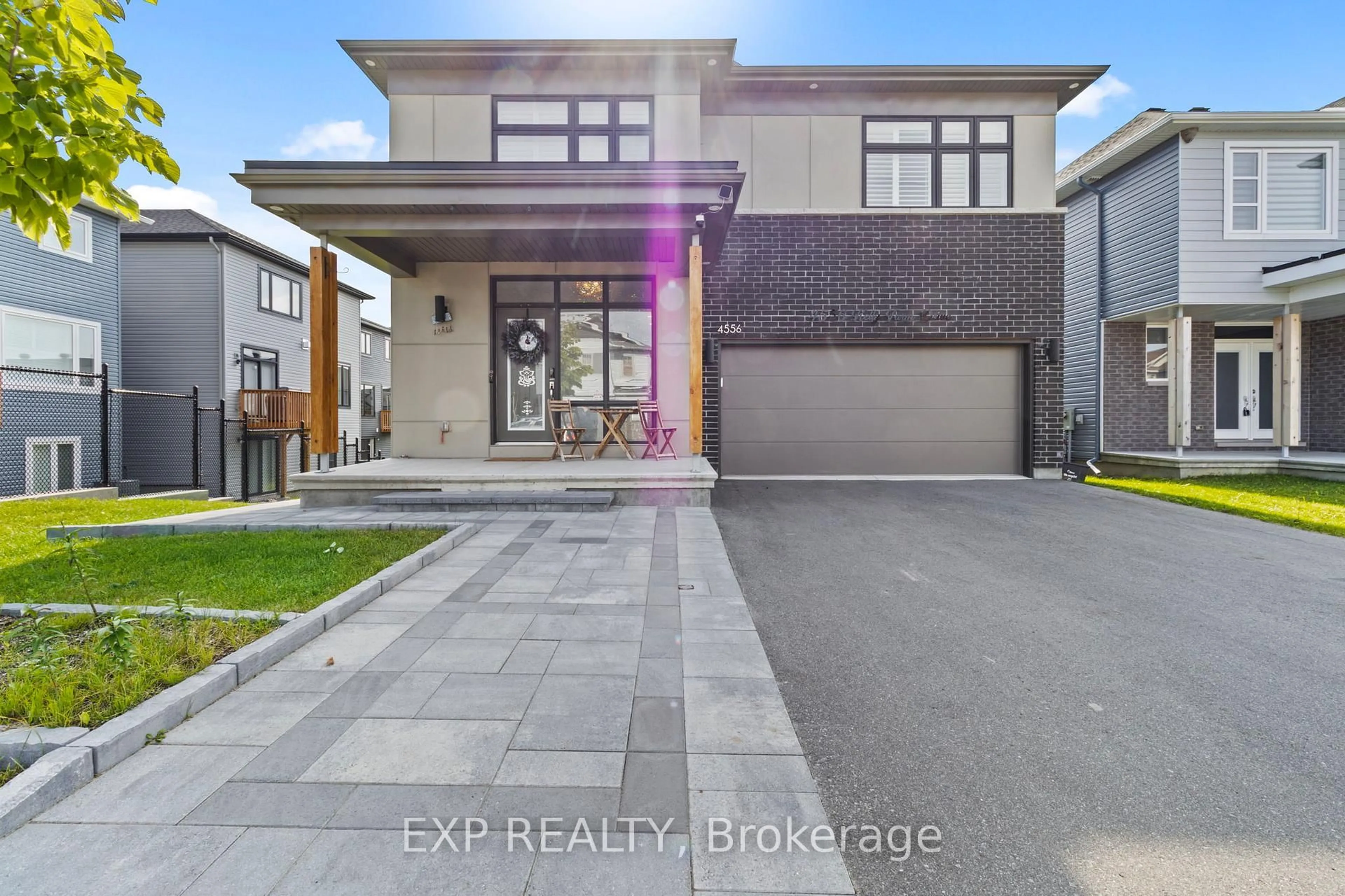 A pic from outside/outdoor area/front of a property/back of a property/a pic from drone, street for 4556 Kelly Farm Dr, Ottawa Ontario K1X 0G8