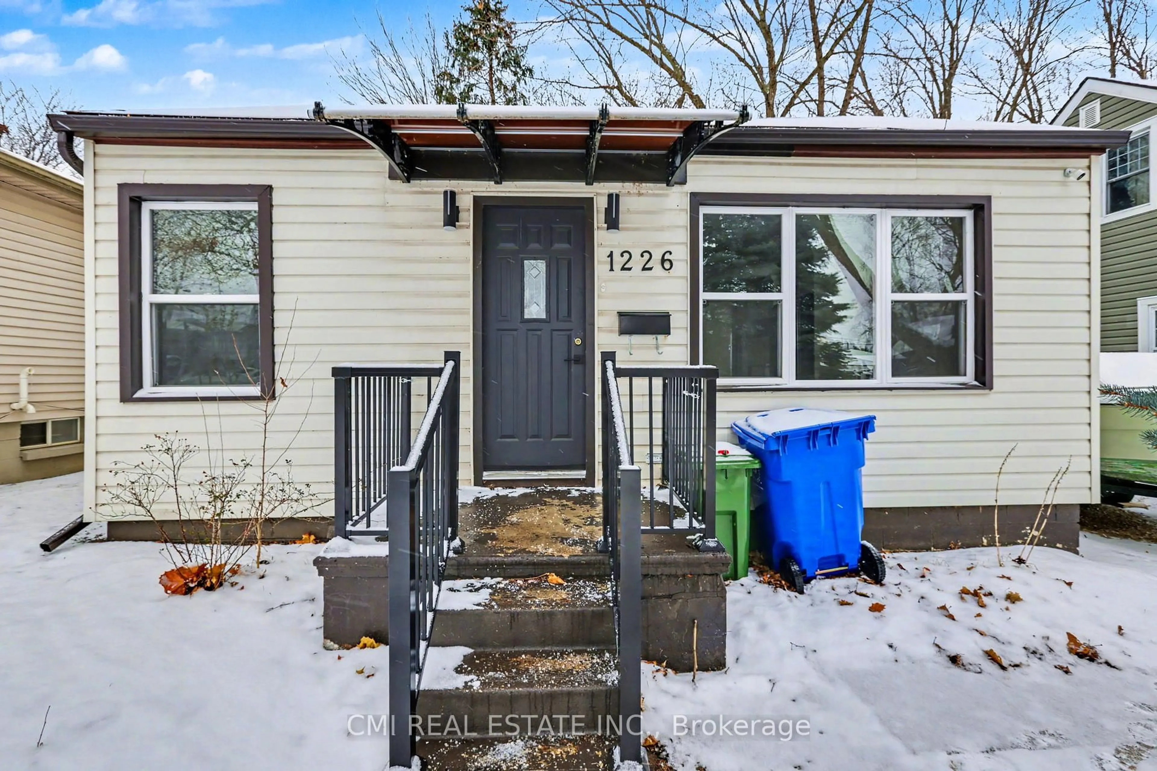 Indoor entryway for 1226 Wigle Ave, Windsor Ontario N9C 3N1