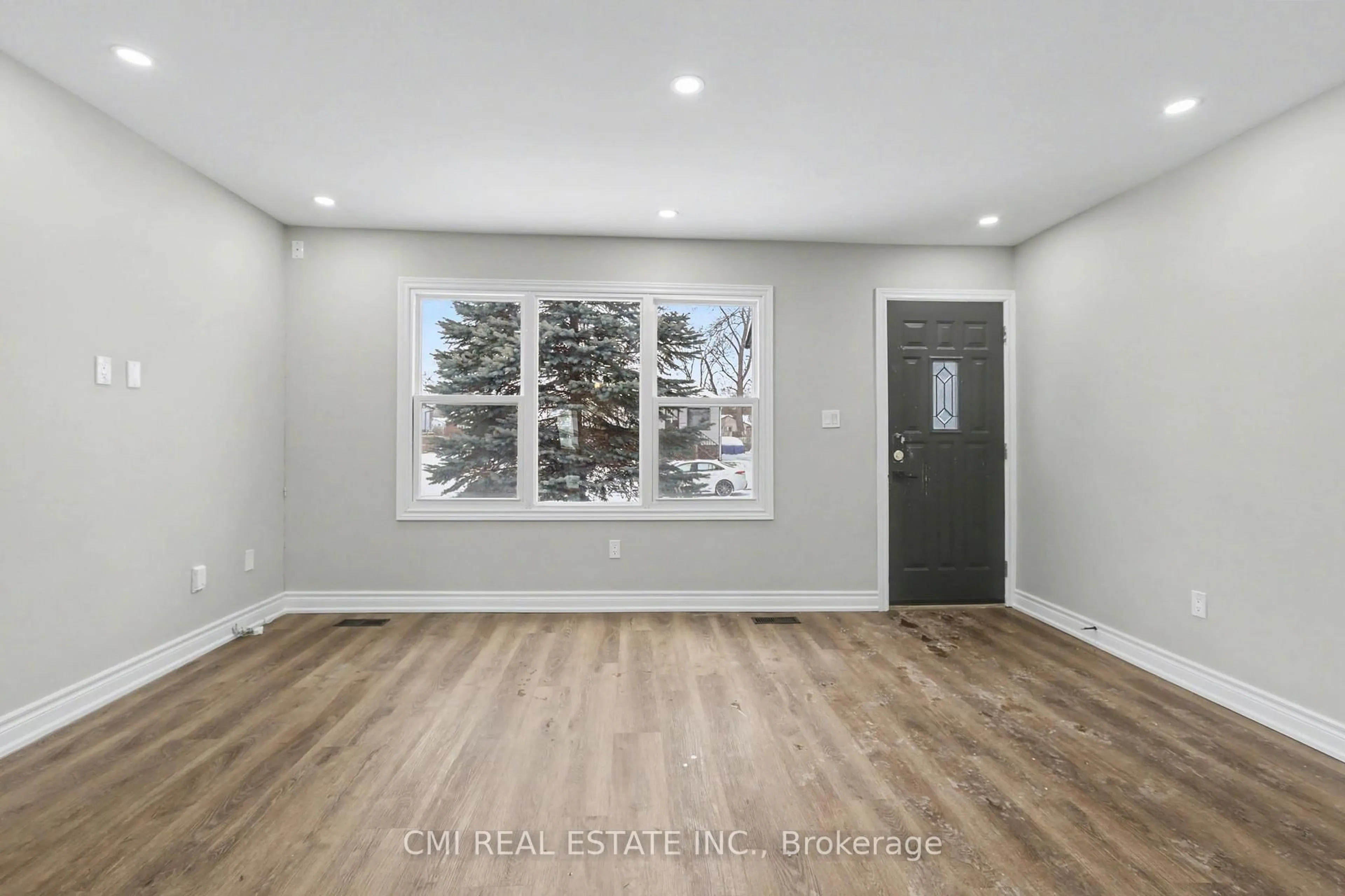 Indoor entryway for 1226 Wigle Ave, Windsor Ontario N9C 3N1