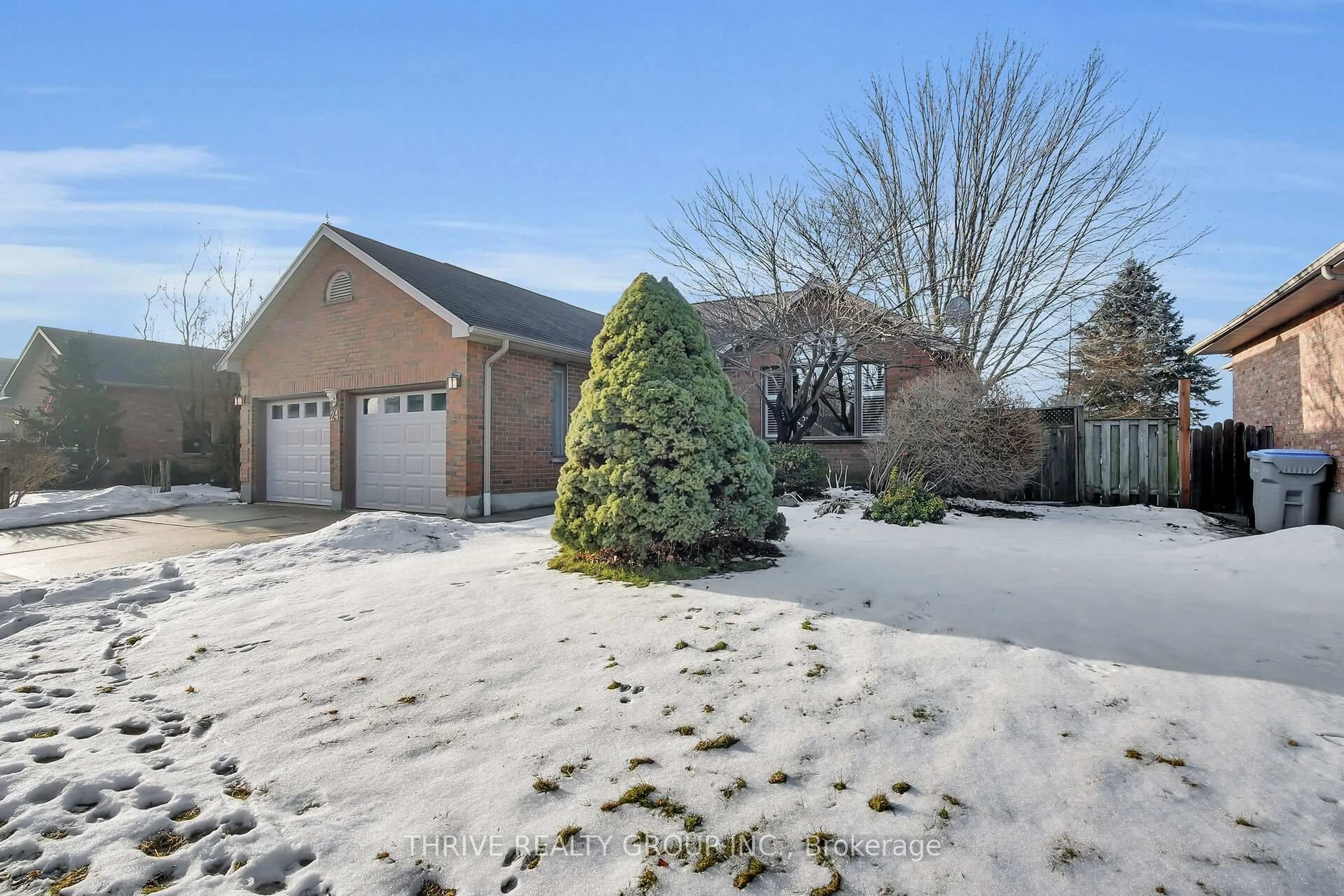 A pic from outside/outdoor area/front of a property/back of a property/a pic from drone, street for 24 Parkview Cres, Strathroy-Caradoc Ontario N7G 4A3