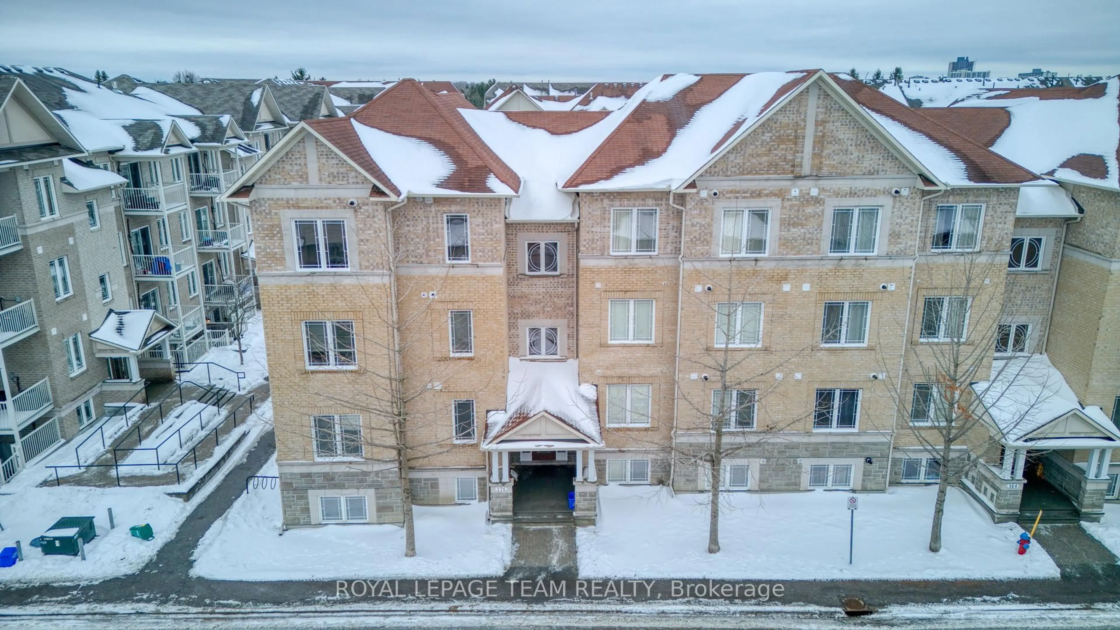 A pic from outside/outdoor area/front of a property/back of a property/a pic from drone, building for 176 Paseo Private #7, Ottawa Ontario K2G 4N7