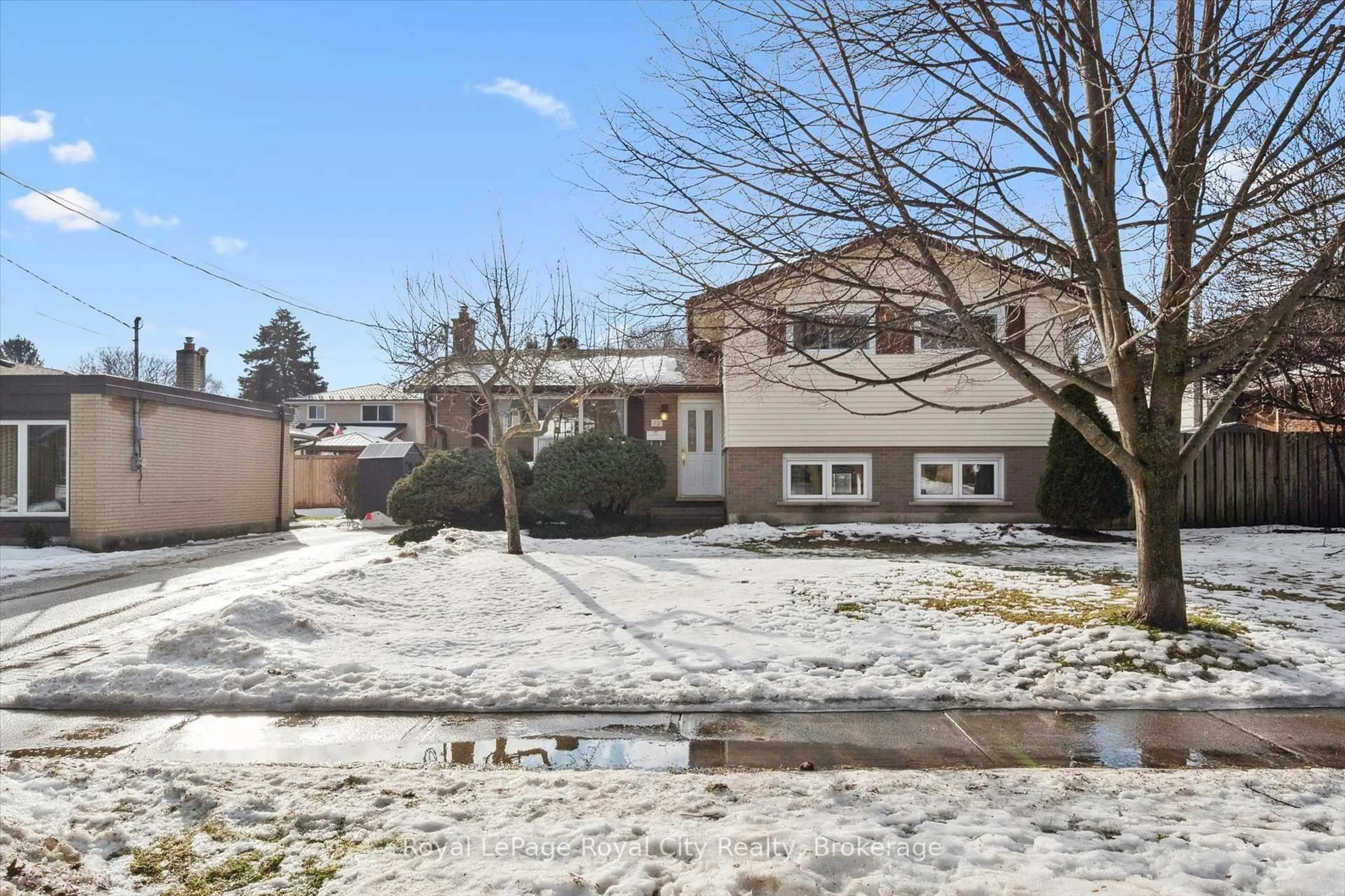 A pic from outside/outdoor area/front of a property/back of a property/a pic from drone, street for 72 Cheltonwood Ave, Guelph Ontario N1E 4E3