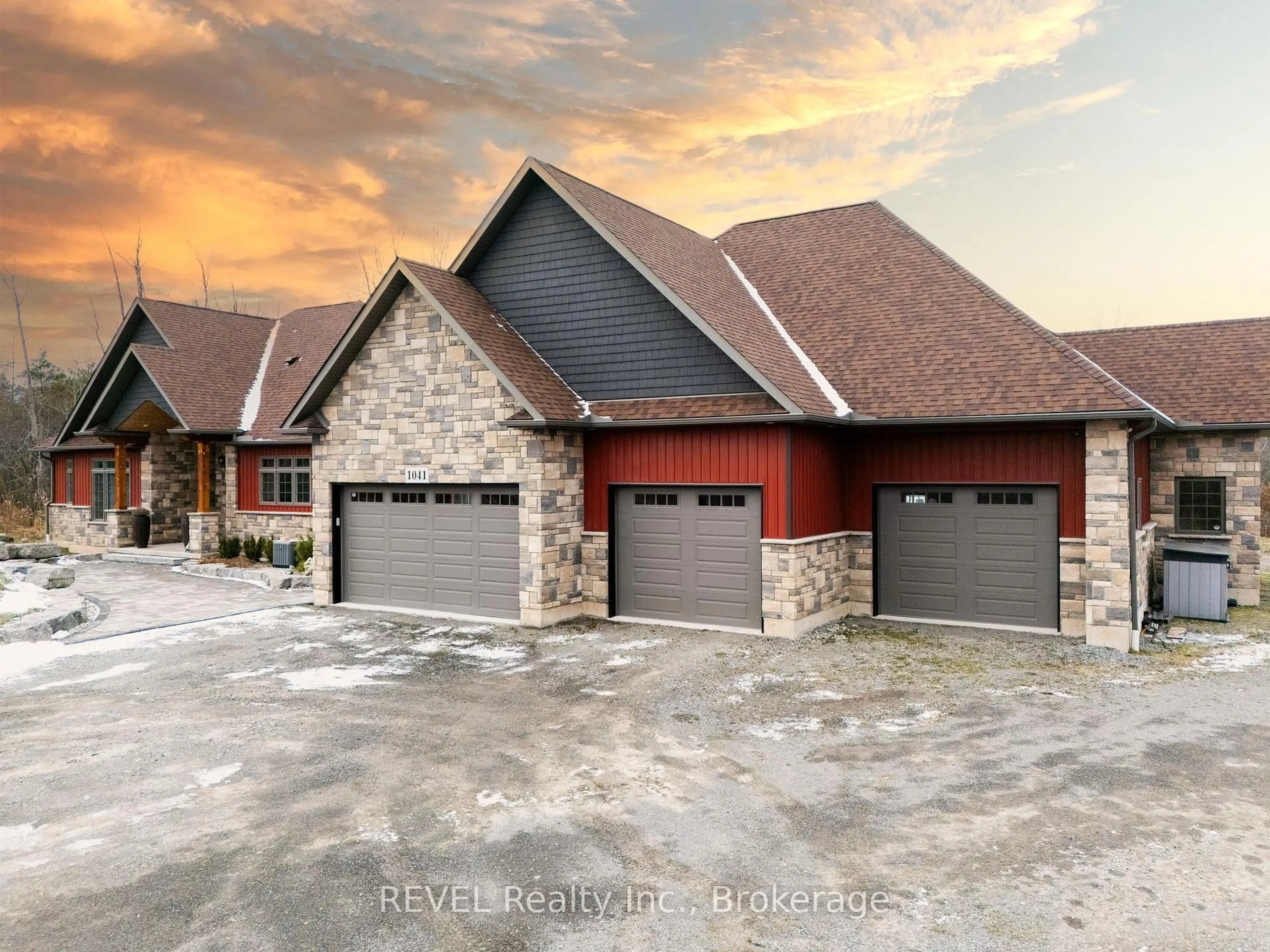 Home with brick exterior material, street for 1041 Oakhill Blvd, Fort Erie Ontario L0S 1N0