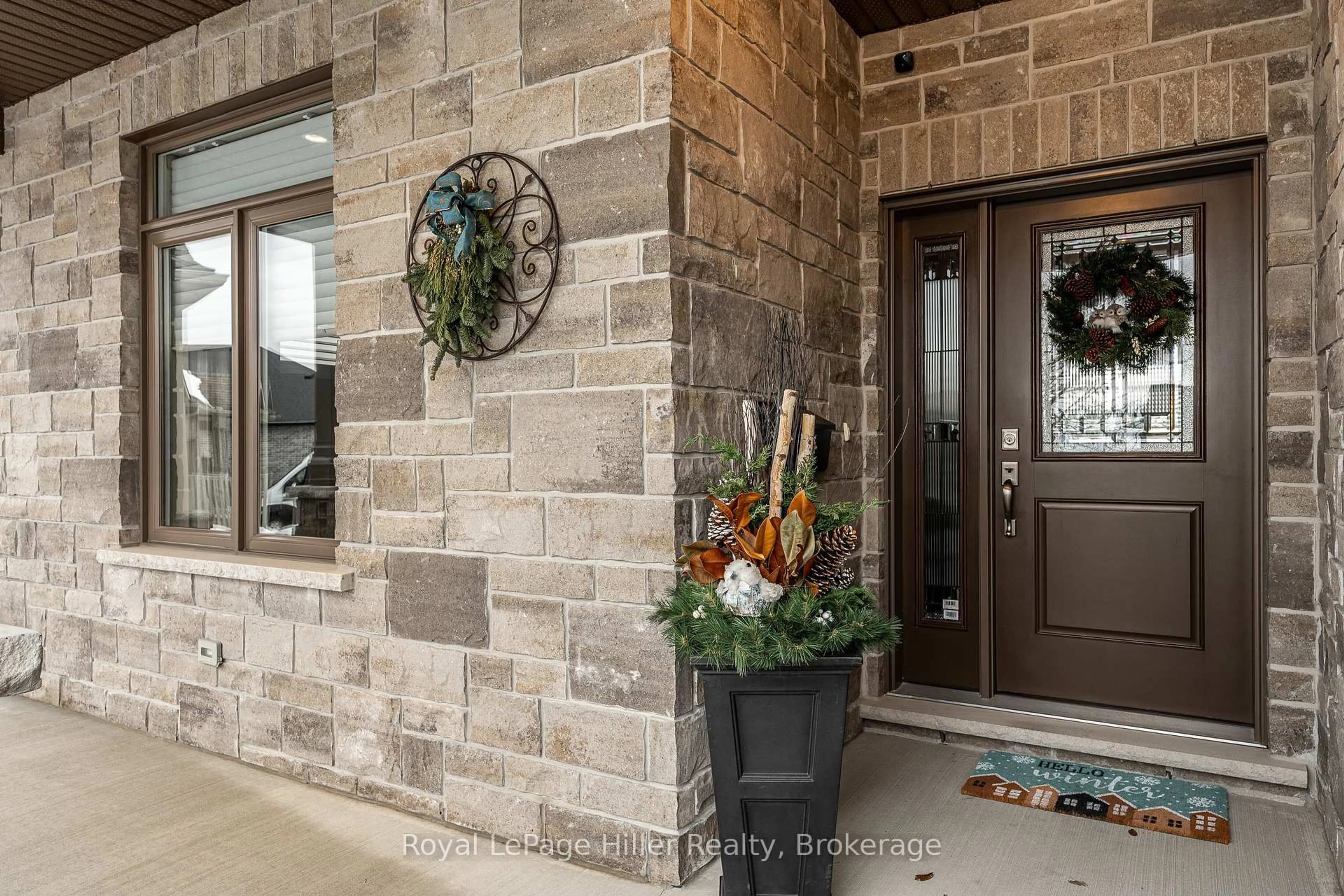 Indoor entryway for 687 Forman Ave, Stratford Ontario N5A 0G2