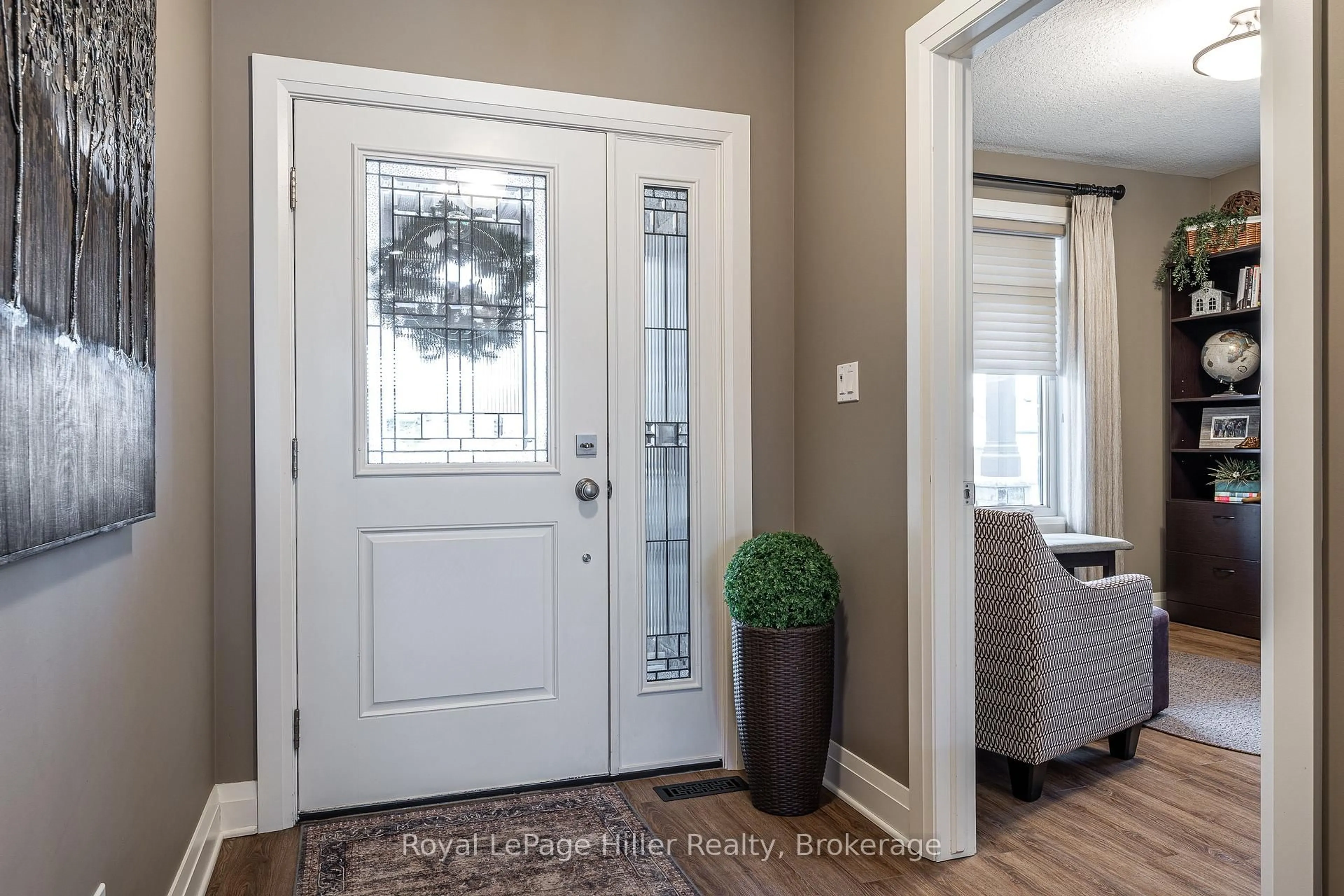 Indoor entryway for 687 Forman Ave, Stratford Ontario N5A 0G2