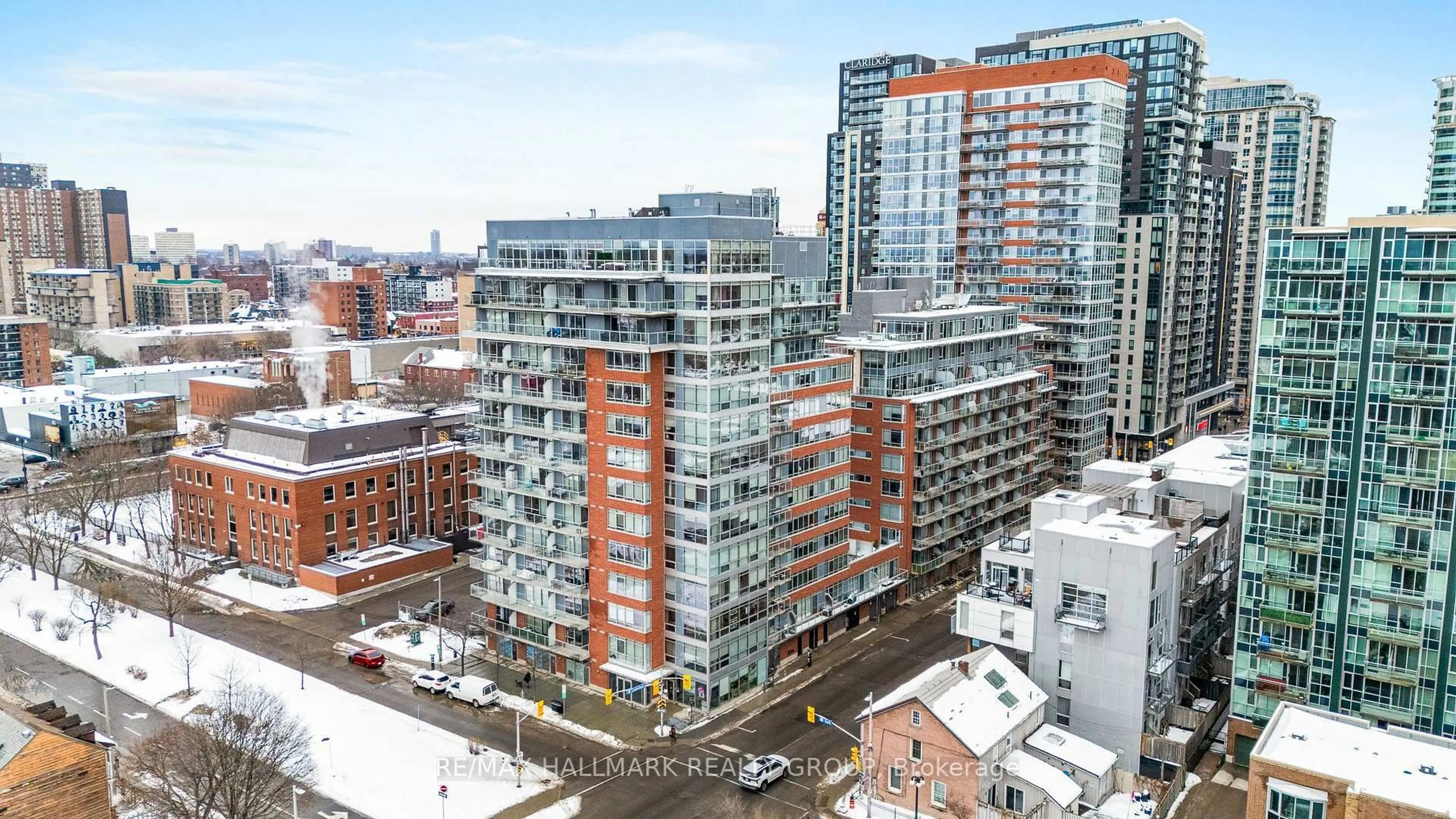 A pic from outside/outdoor area/front of a property/back of a property/a pic from drone, city buildings view from balcony for 180 York St #903, Ottawa Ontario K1N 1J6