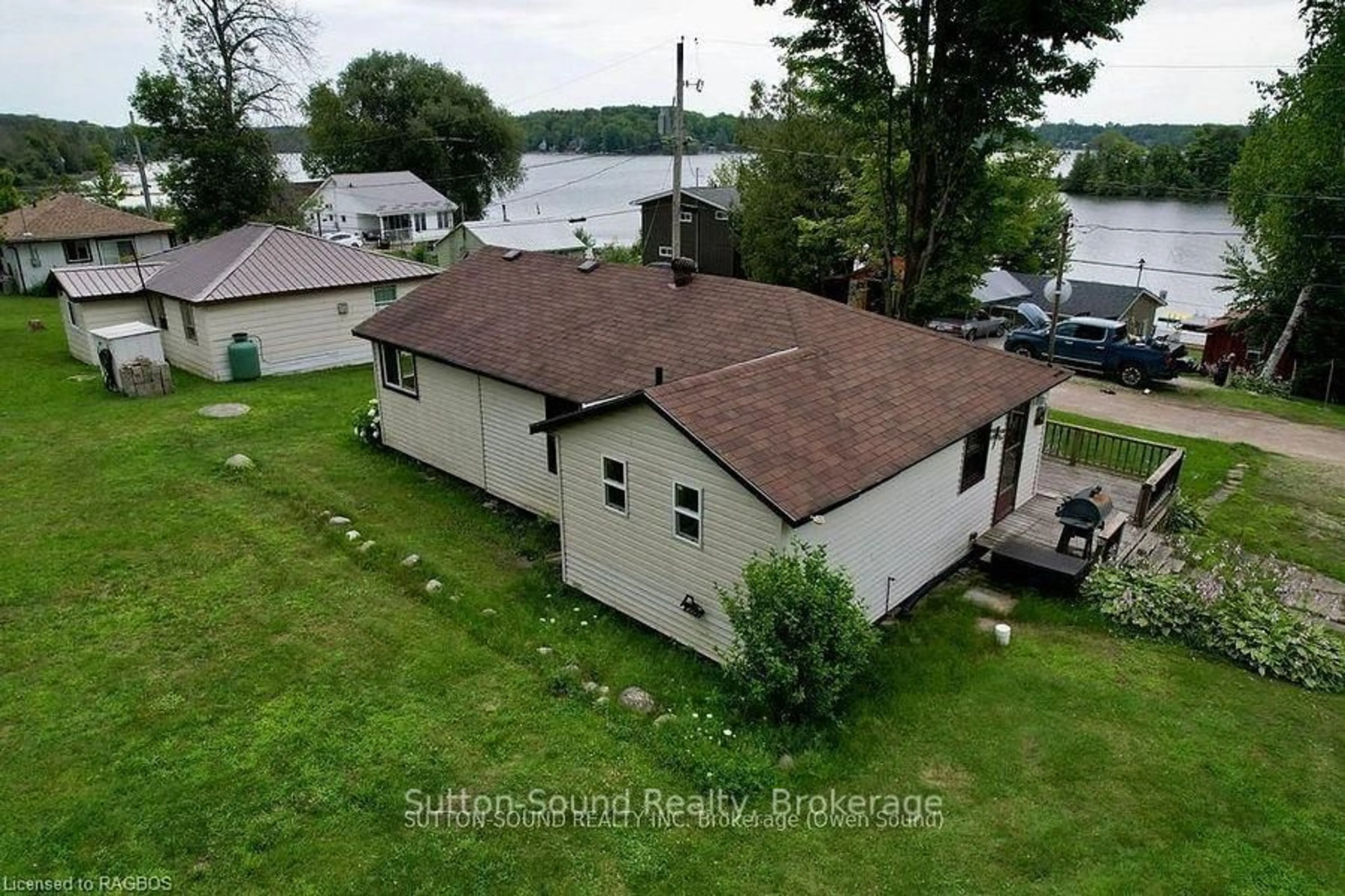 A pic from outside/outdoor area/front of a property/back of a property/a pic from drone, building for 41 Islandview Dr, South Bruce Peninsula Ontario N0H 1A0