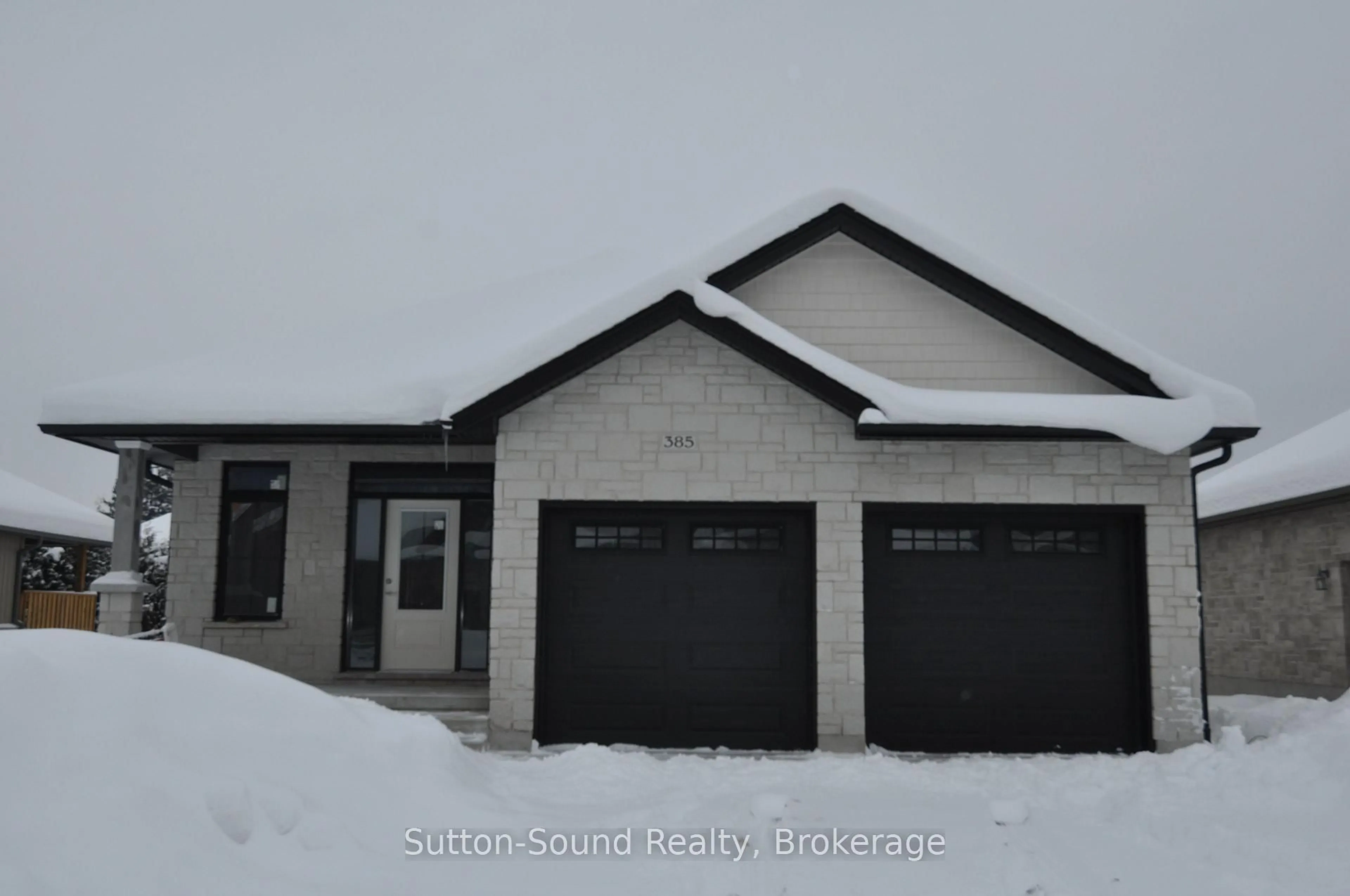 Indoor garage for 385 6TH Ave, Owen Sound Ontario N4K 6K7