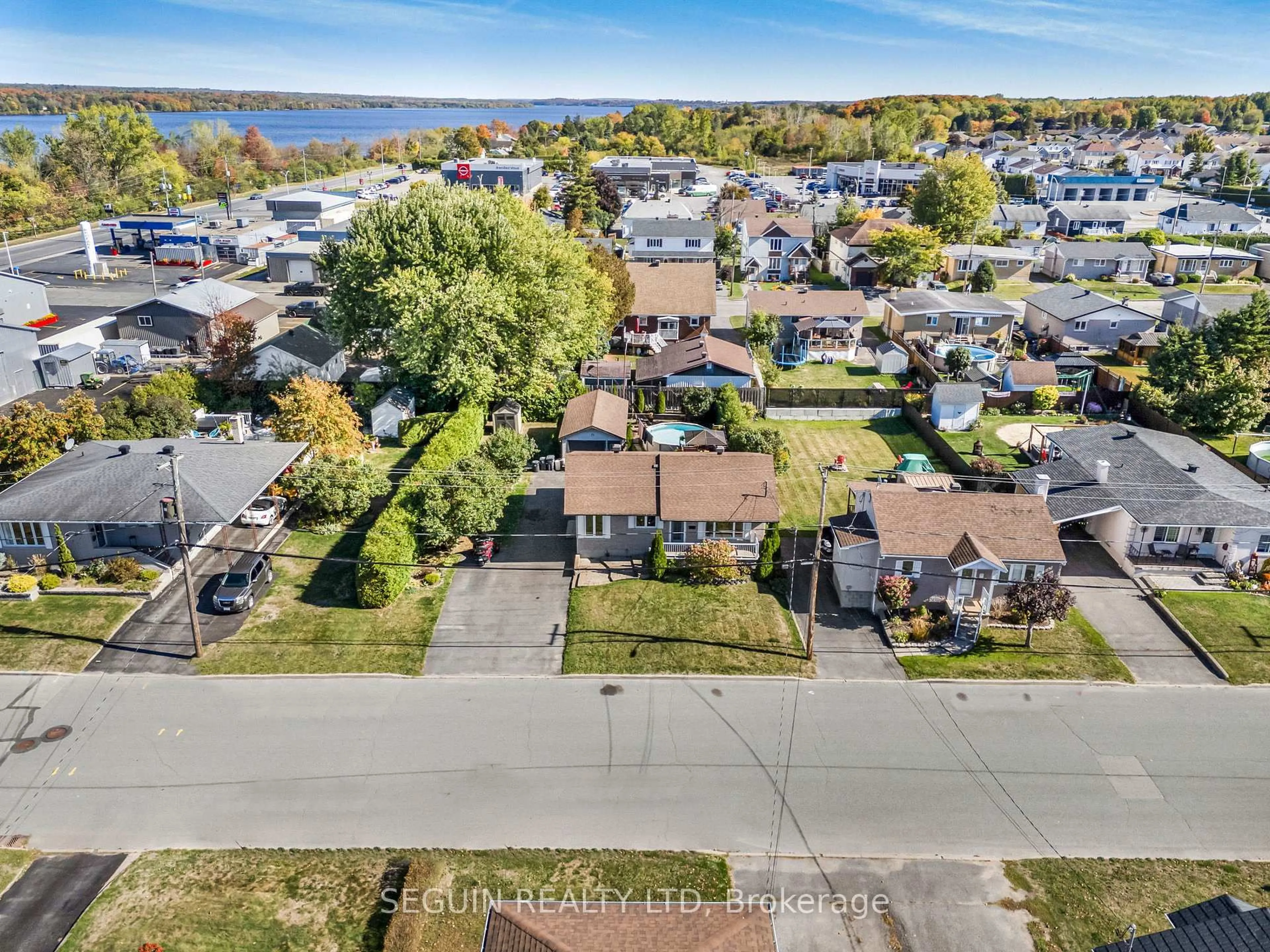 A pic from outside/outdoor area/front of a property/back of a property/a pic from drone, water/lake/river/ocean view for 301-303 Chamberlain St, Hawkesbury Ontario K6A 2G3