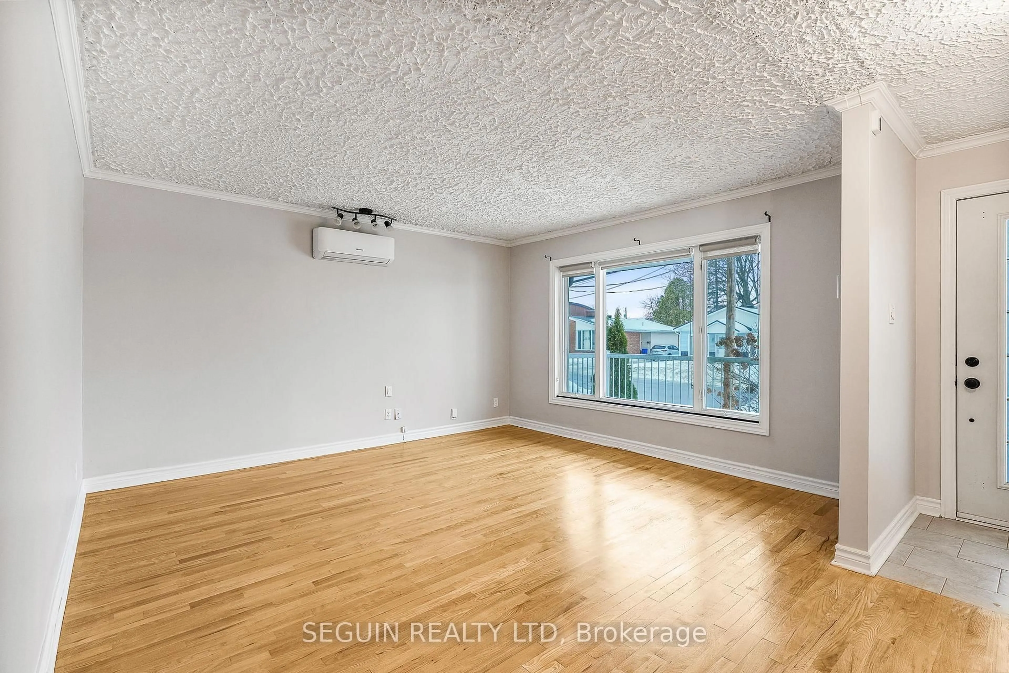 A pic of a room for 301-303 Chamberlain St, Hawkesbury Ontario K6A 2G3