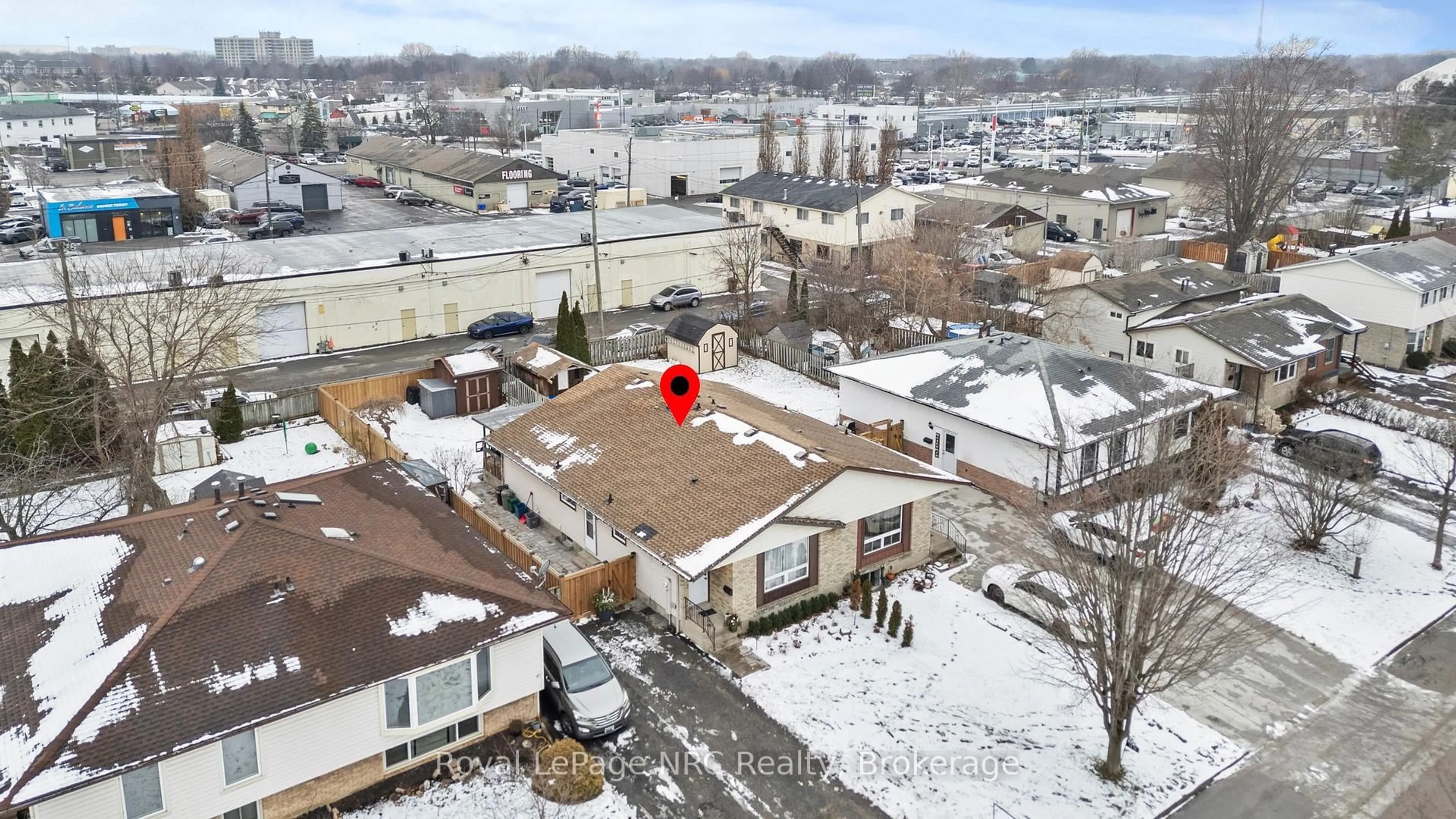 A pic from outside/outdoor area/front of a property/back of a property/a pic from drone, city buildings view from balcony for 40 Bula Dr, St. Catharines Ontario L2N 6R6