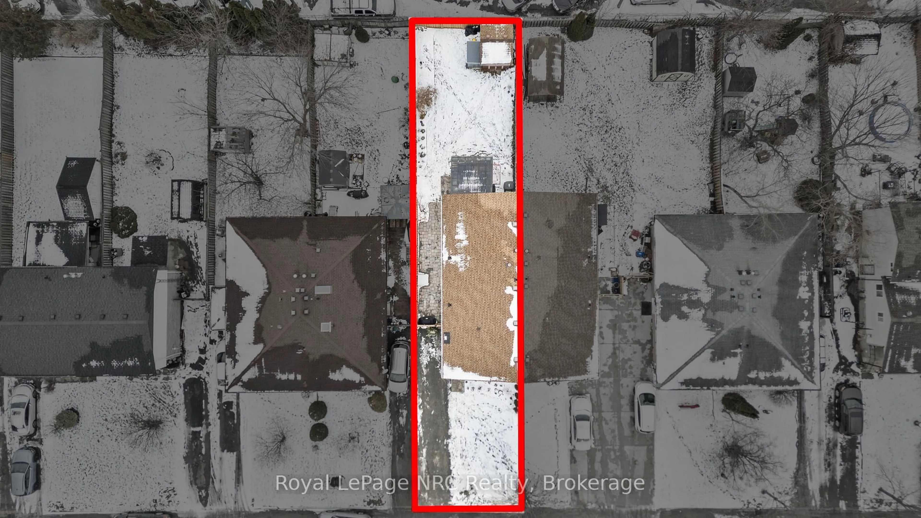 A pic from outside/outdoor area/front of a property/back of a property/a pic from drone, street for 40 Bula Dr, St. Catharines Ontario L2N 6R6