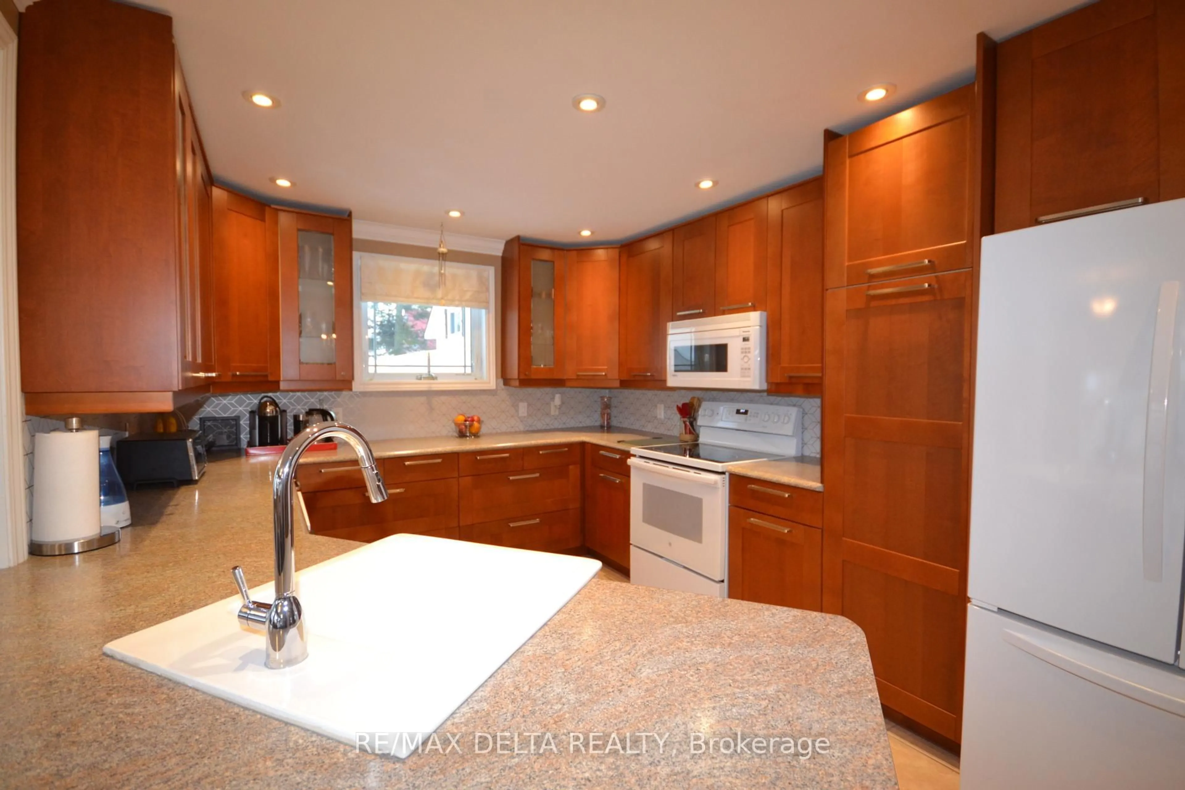 Unknown for 909 Chapman St, Clarence-Rockland Ontario K4K 1E5