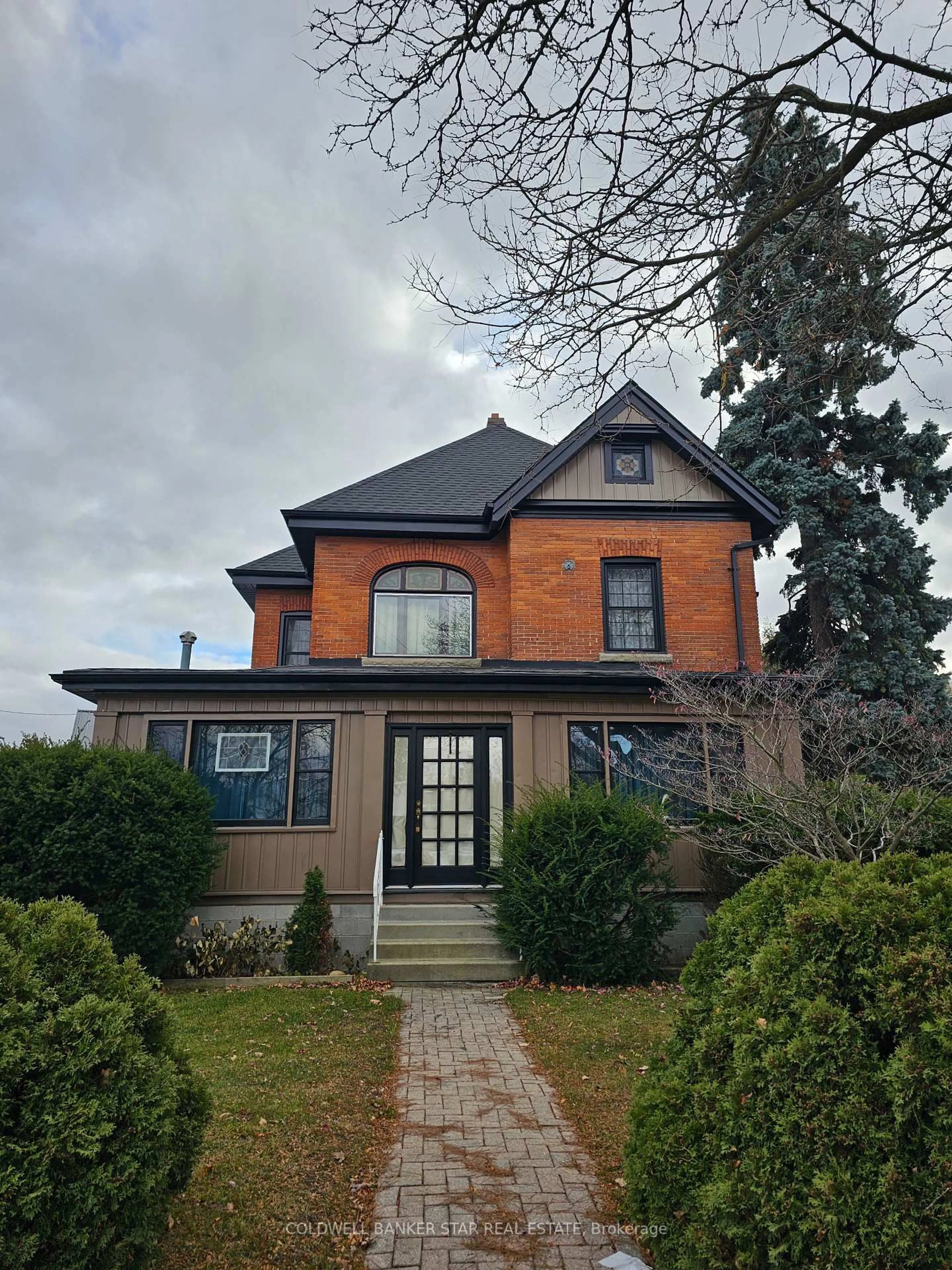 Home with brick exterior material, unknown for 61 London Rd, Chatham-Kent Ontario N0P 2K0