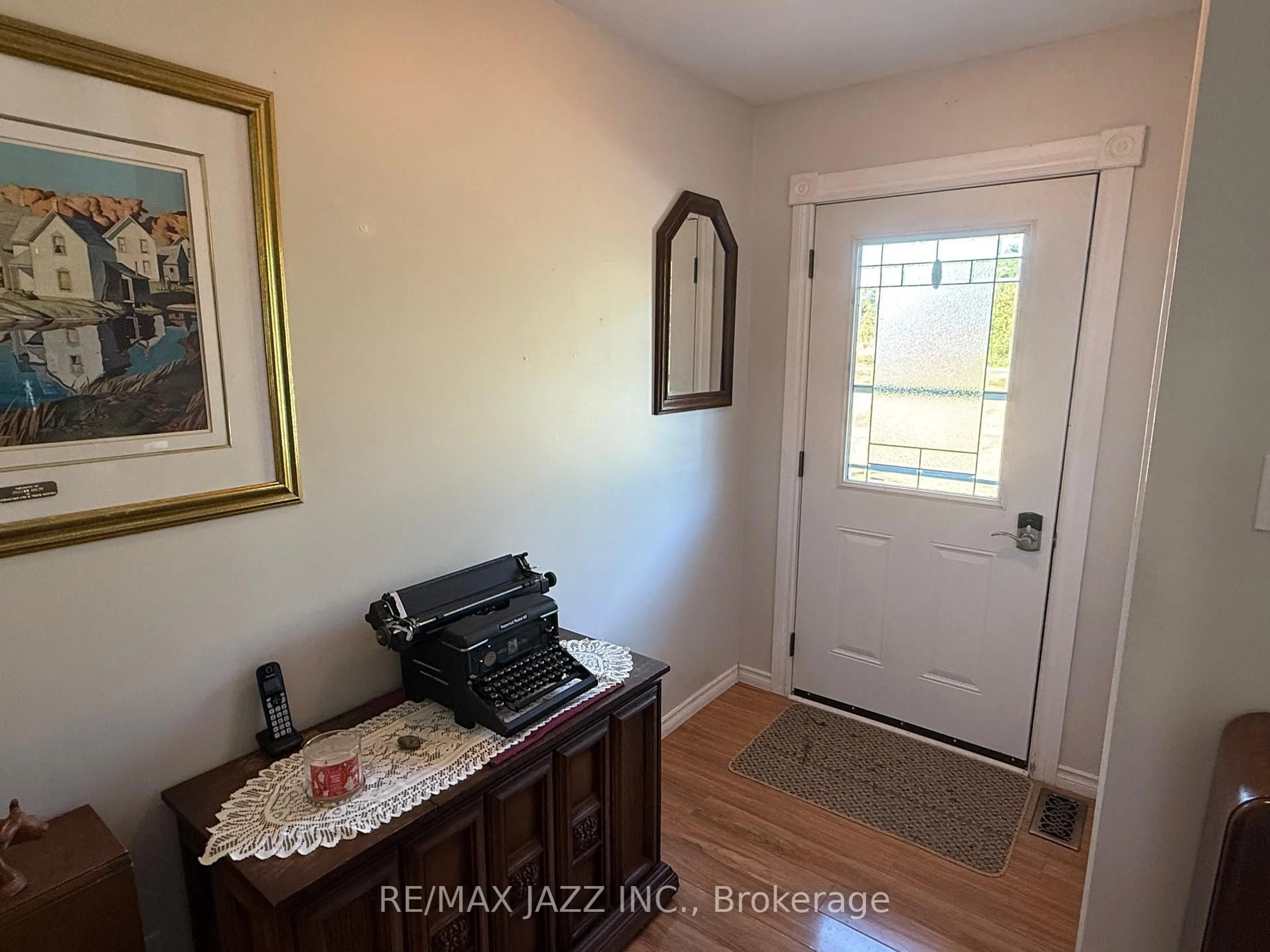 Indoor entryway for 1967 Comstock Line, Asphodel-Norwood Ontario K0L 2V0