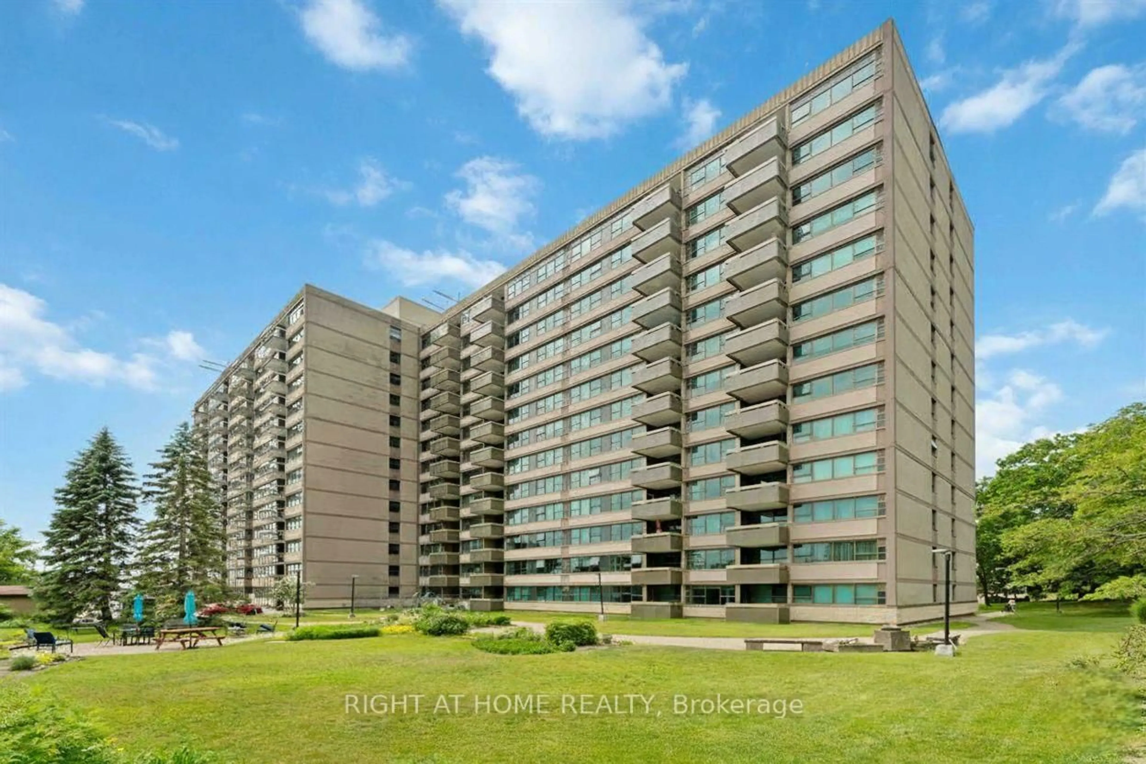 A pic from outside/outdoor area/front of a property/back of a property/a pic from drone, unknown for 555 Brittany Dr #903, Ottawa Ontario K1K 4C5