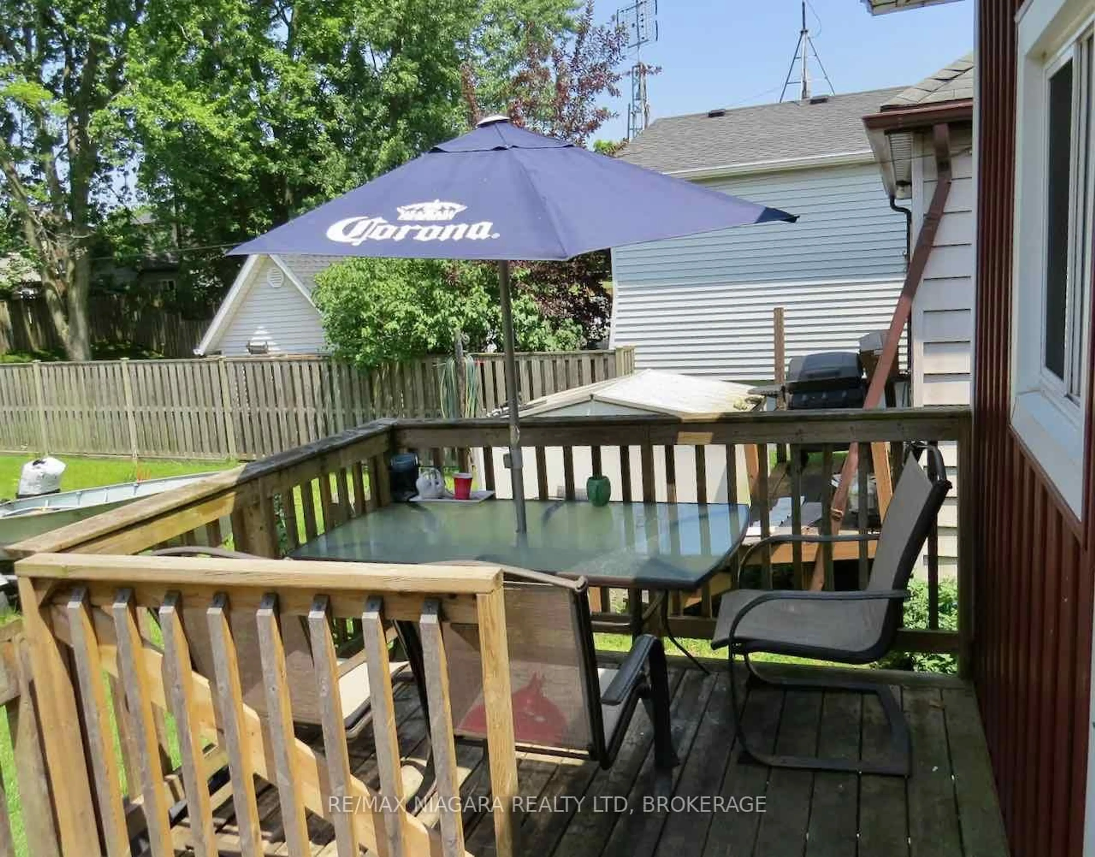 Patio, unknown for 52 Mccormick St, Welland Ontario L3C 4L9