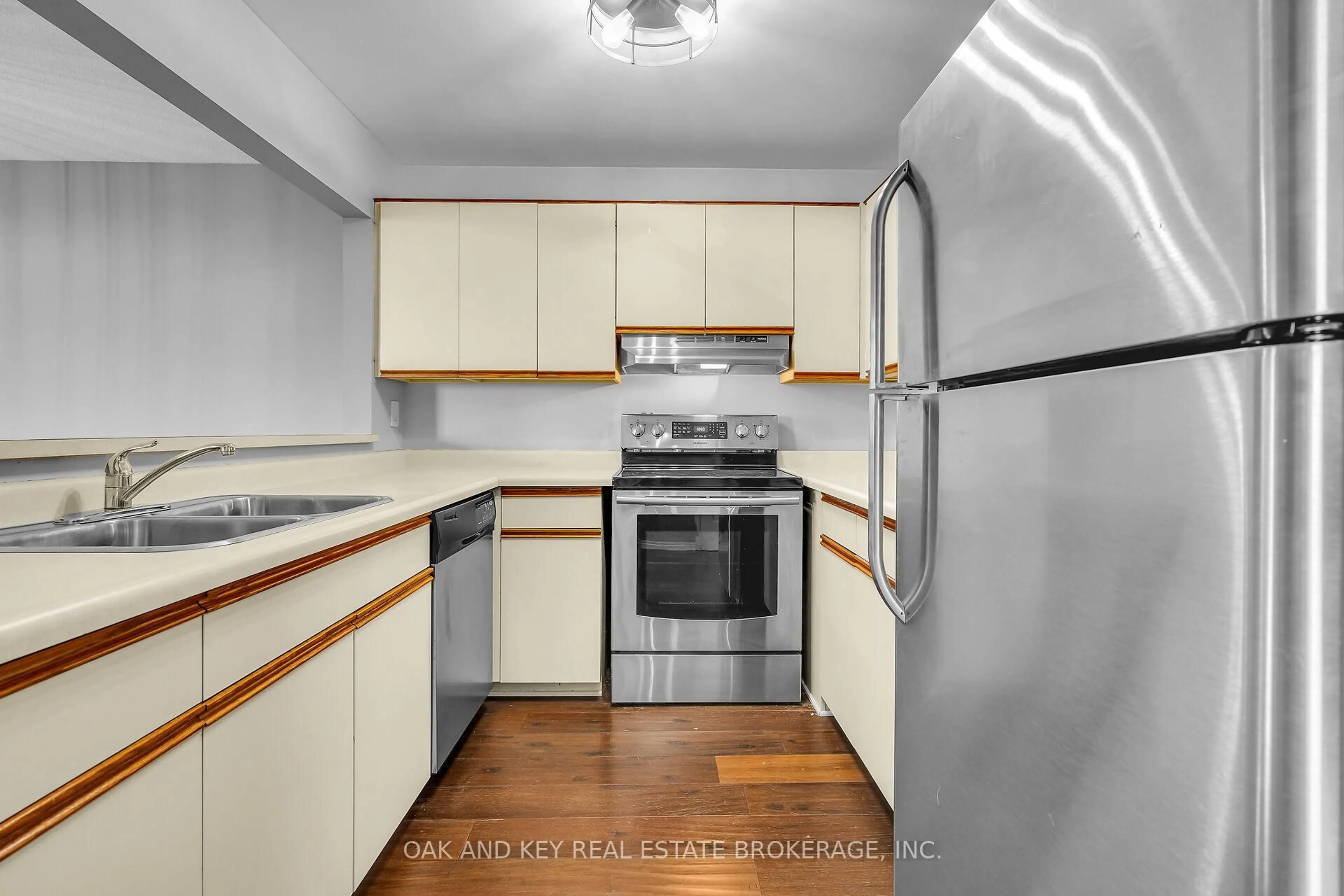 Standard kitchen, unknown for 500 Talbot St #1404, London East Ontario N6A 2S3