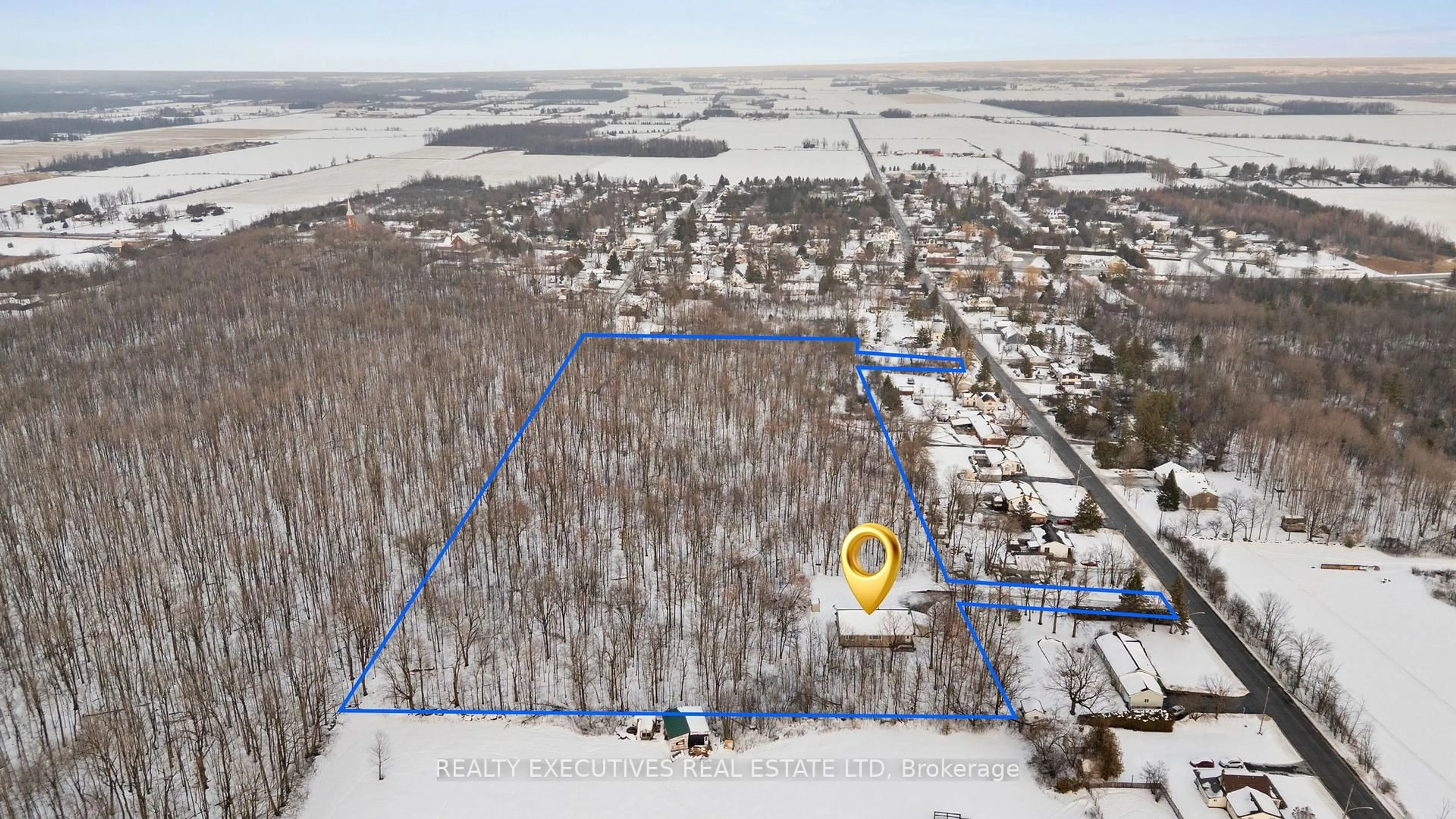 A pic from outside/outdoor area/front of a property/back of a property/a pic from drone, unknown for 7725 Lawrence St, Vernon Ontario K0A 3J0