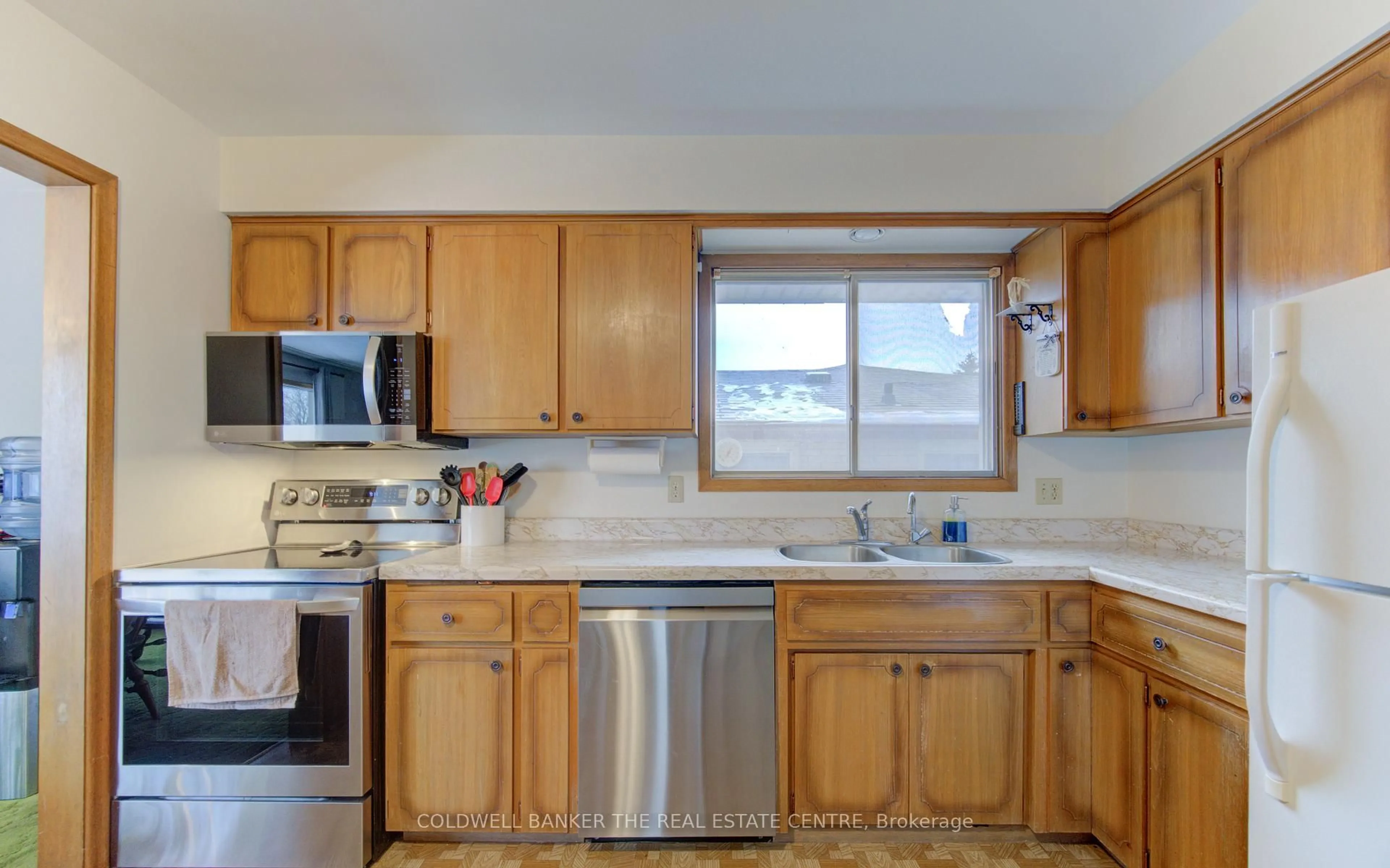 Standard kitchen, unknown for 98 Shea Cres, Kitchener Ontario N2E 1E8