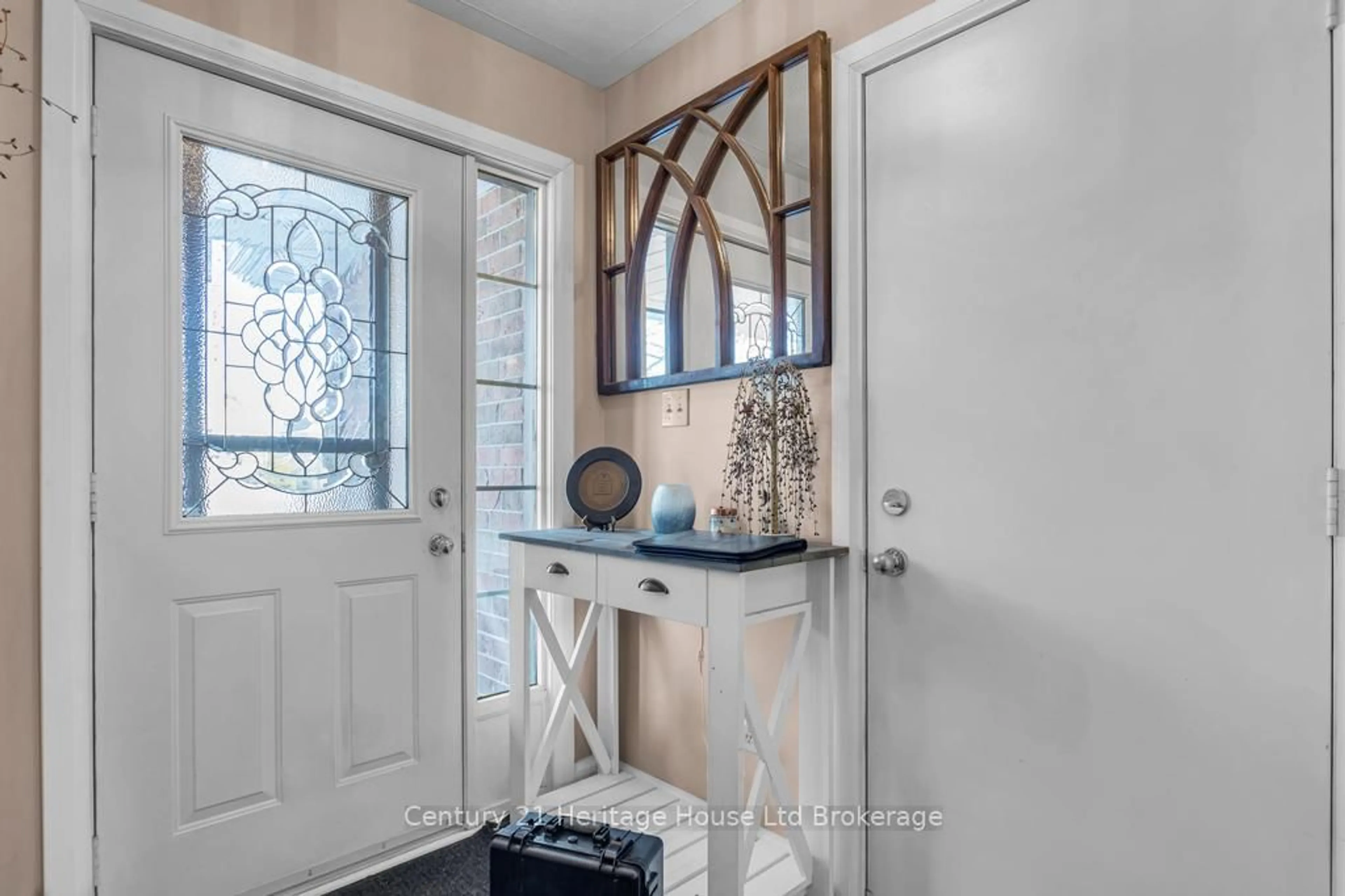 Indoor entryway for 47 Beckett Blvd, Tillsonburg Ontario N4G 5N3