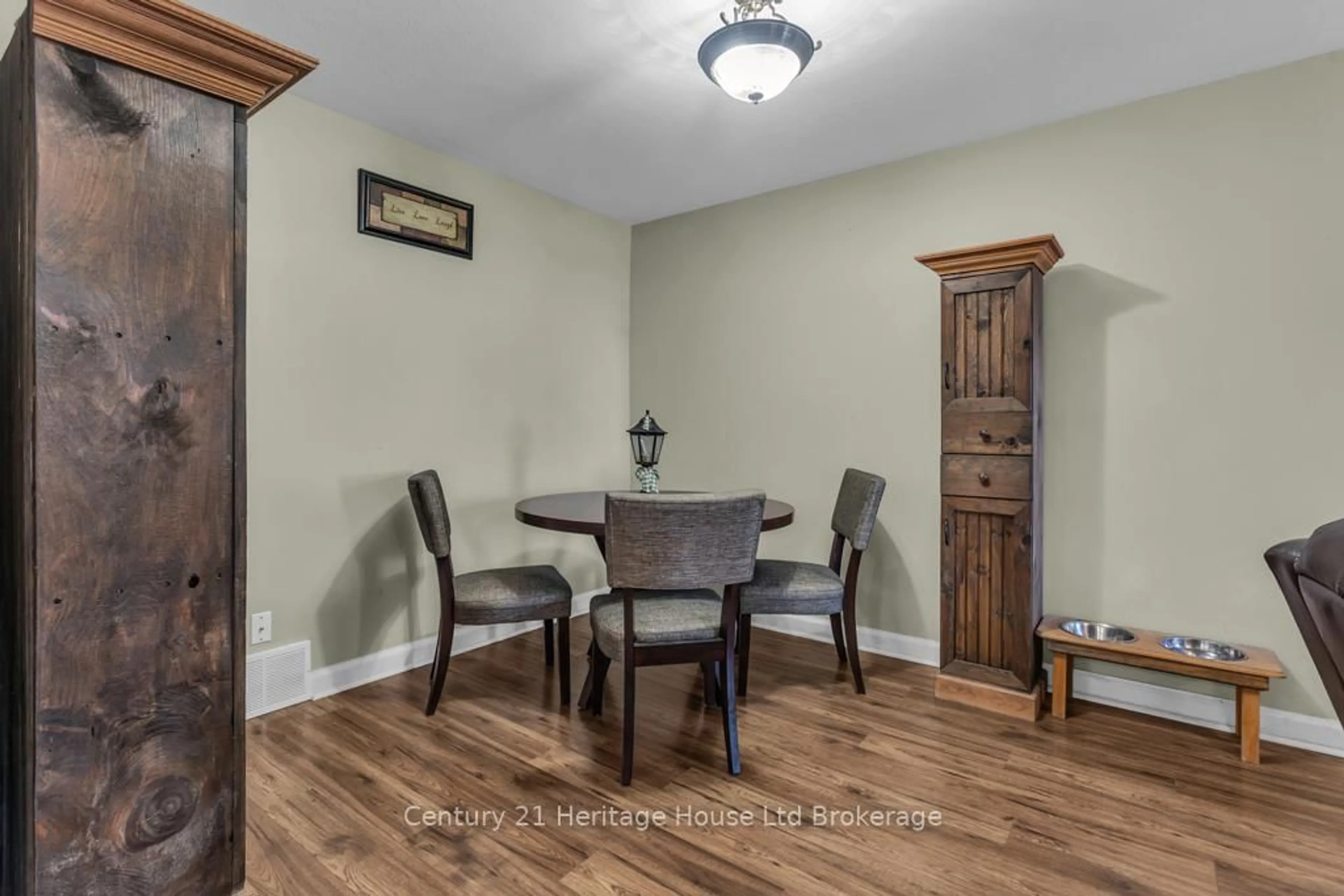 Dining room, wood/laminate floor for 47 Beckett Blvd, Tillsonburg Ontario N4G 5N3