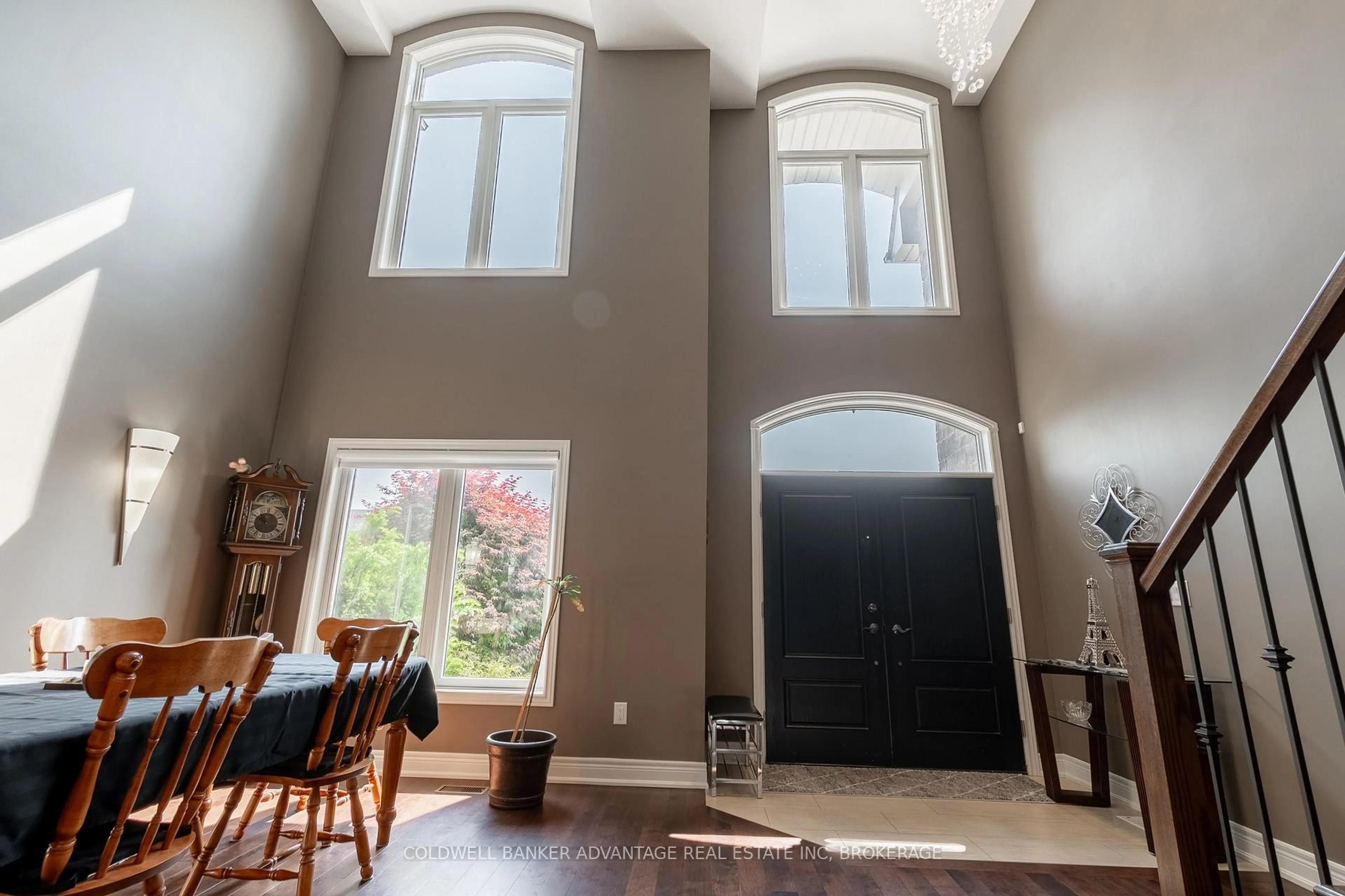 Indoor entryway for 135 Forest Ridge Crt, Welland Ontario L3C 0C2