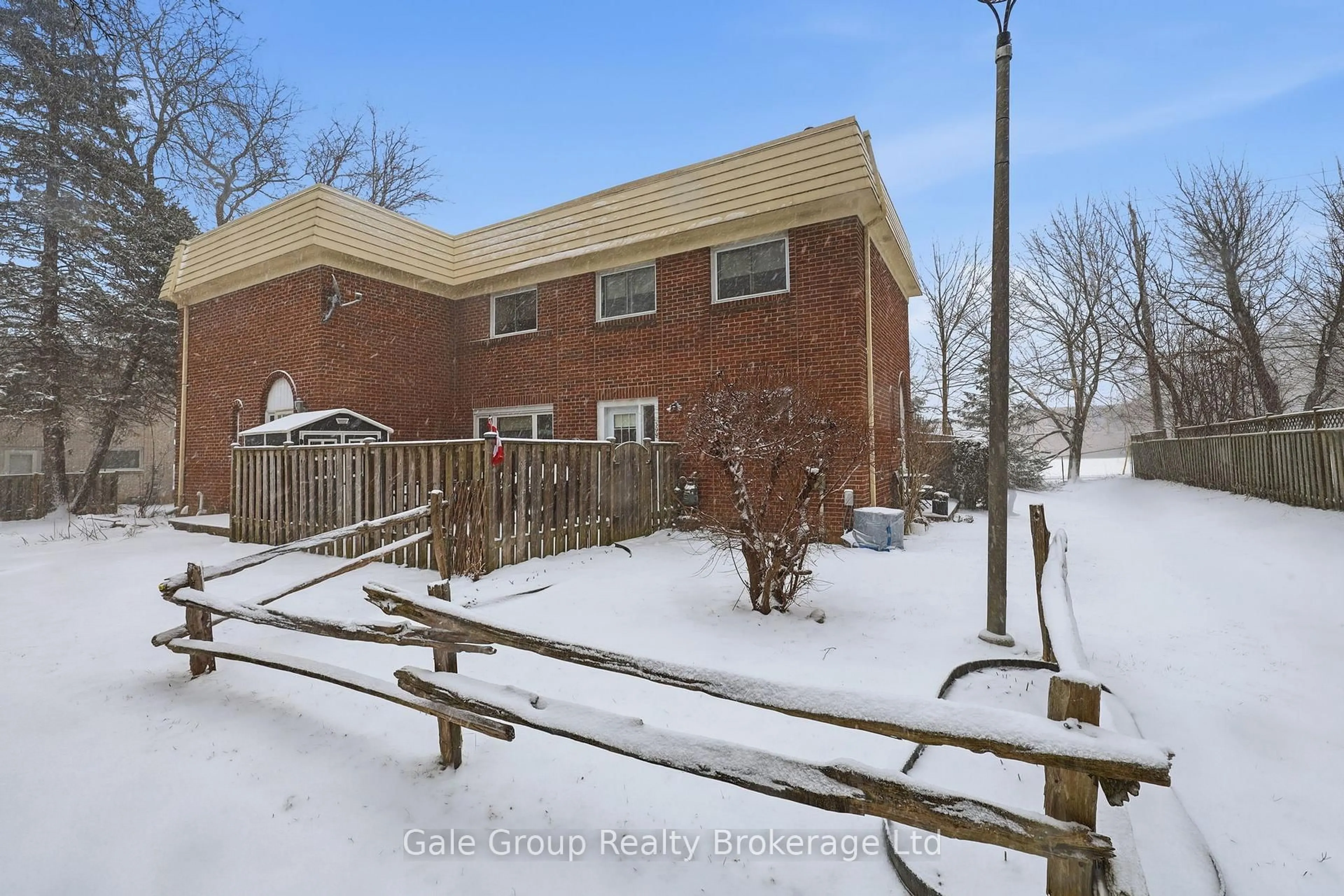 A pic from outside/outdoor area/front of a property/back of a property/a pic from drone, street for 599 Gainsborough Rd, London North Ontario N6G 2C5