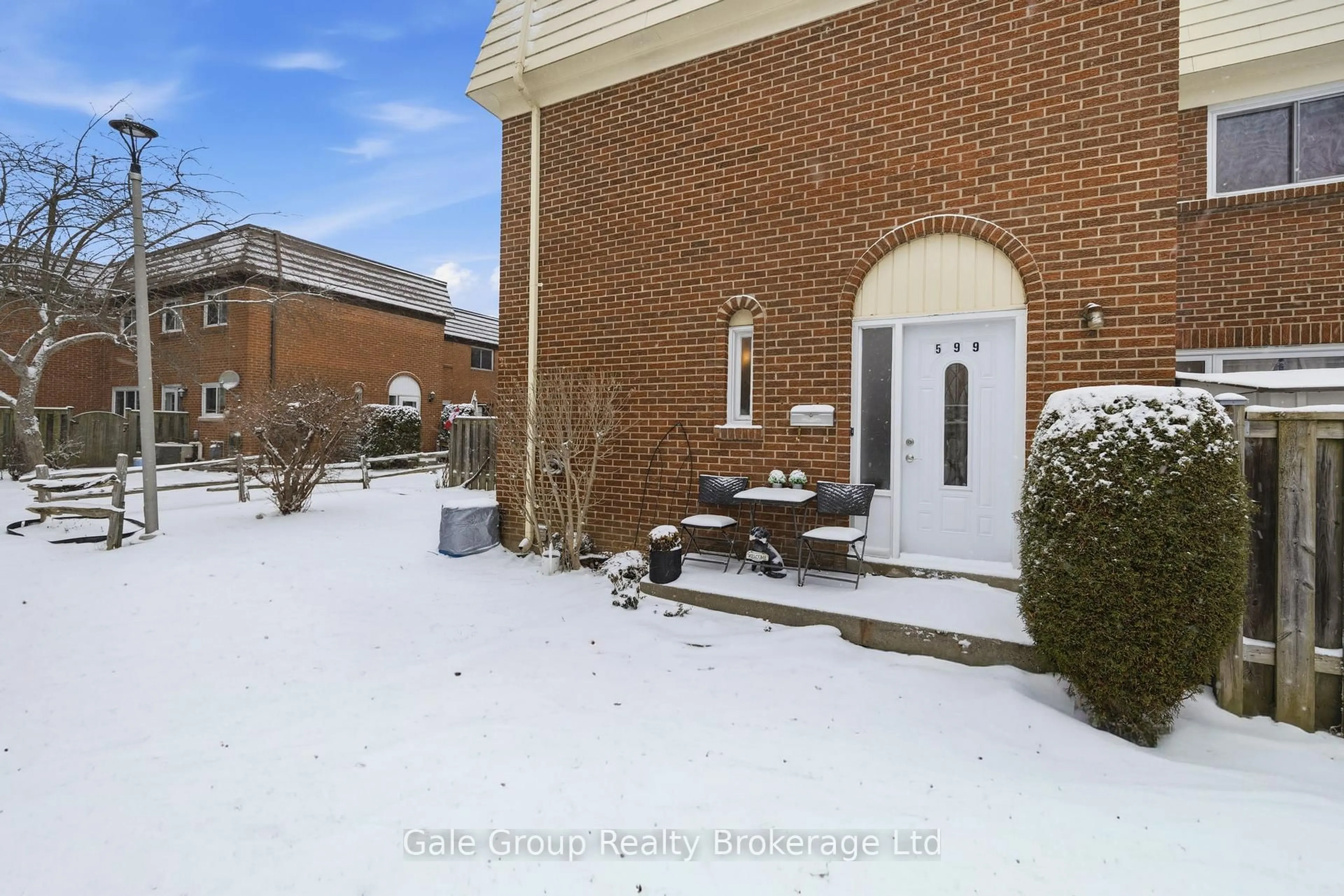 Patio, street for 599 Gainsborough Rd, London North Ontario N6G 2C5