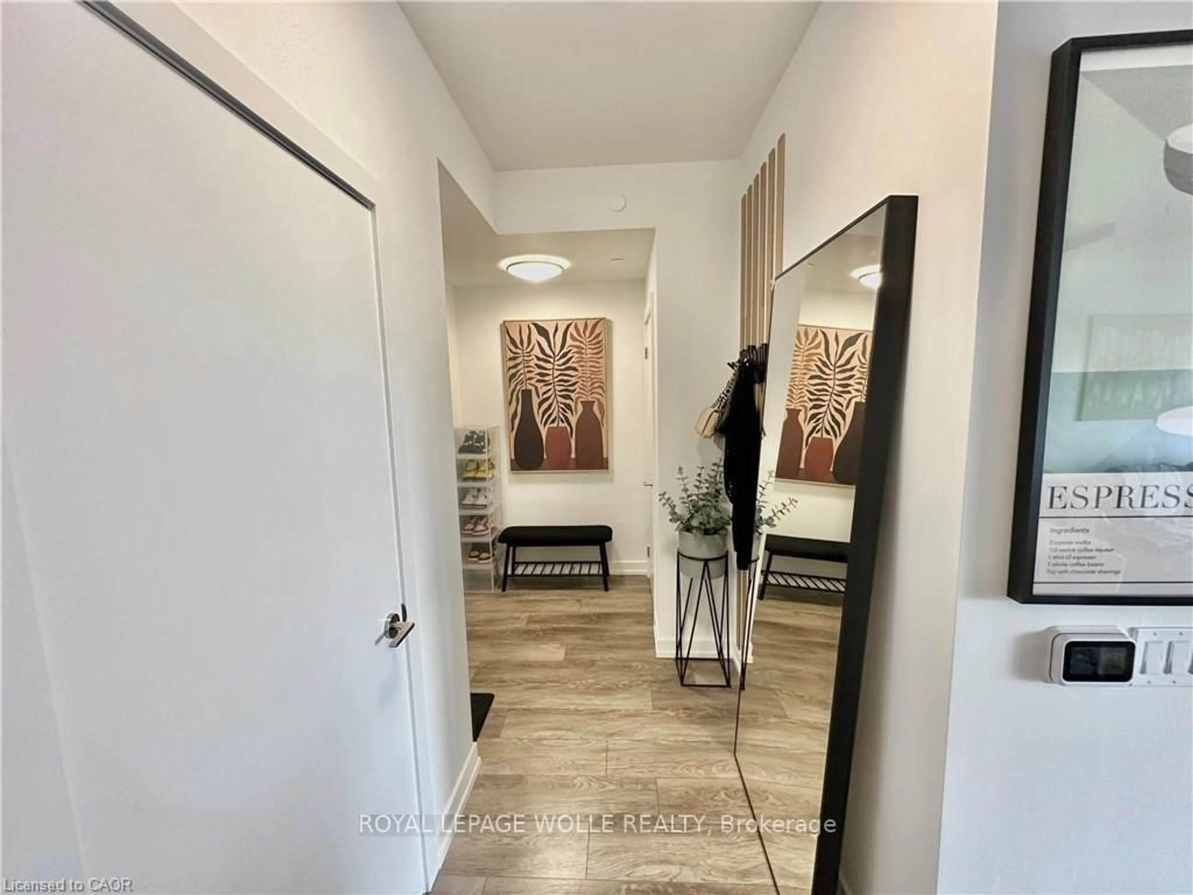 Indoor entryway for 15 Wellington St #1114, Kitchener Ontario N2G 0E4