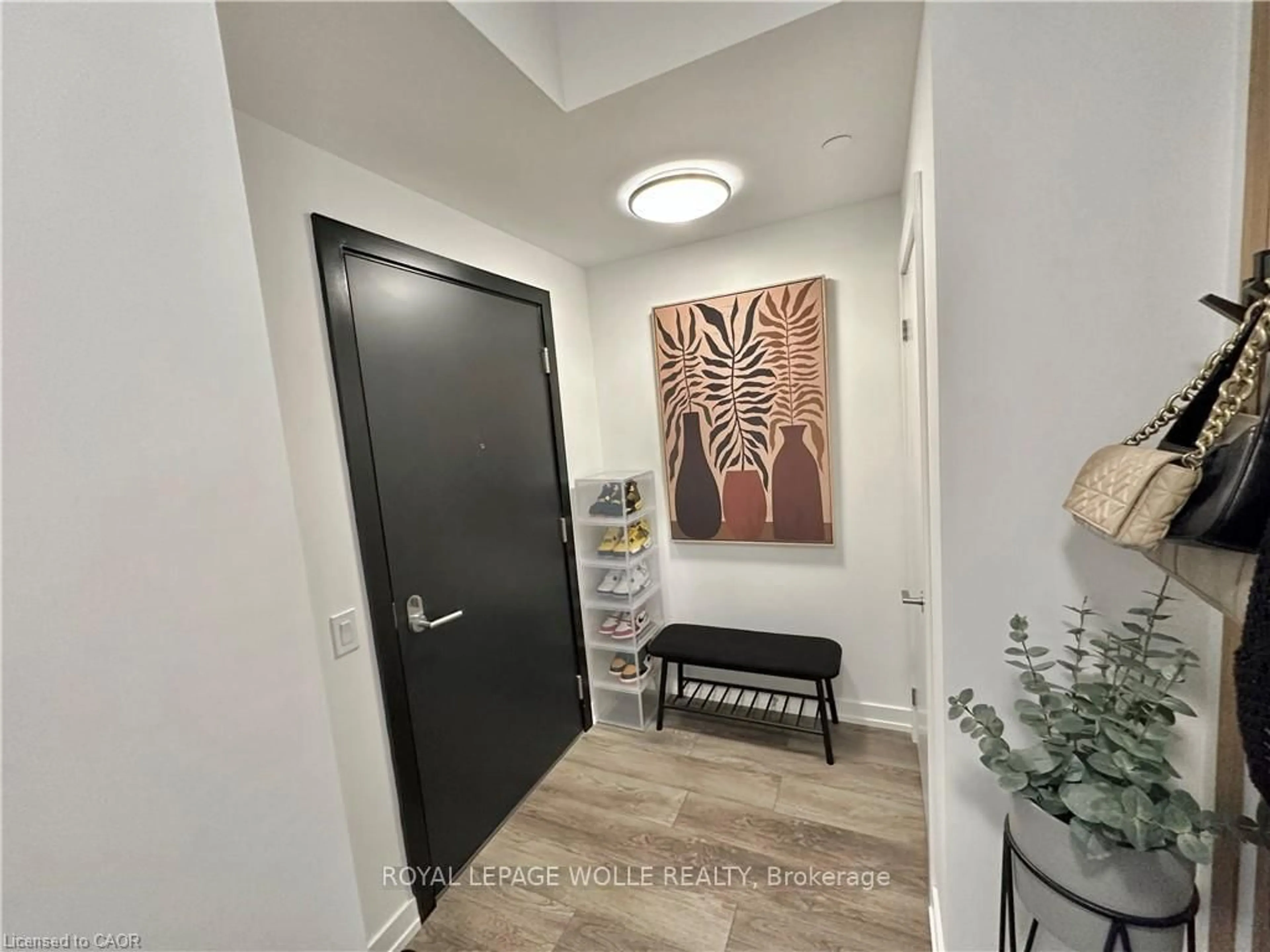 Indoor entryway for 15 Wellington St #1114, Kitchener Ontario N2G 0E4