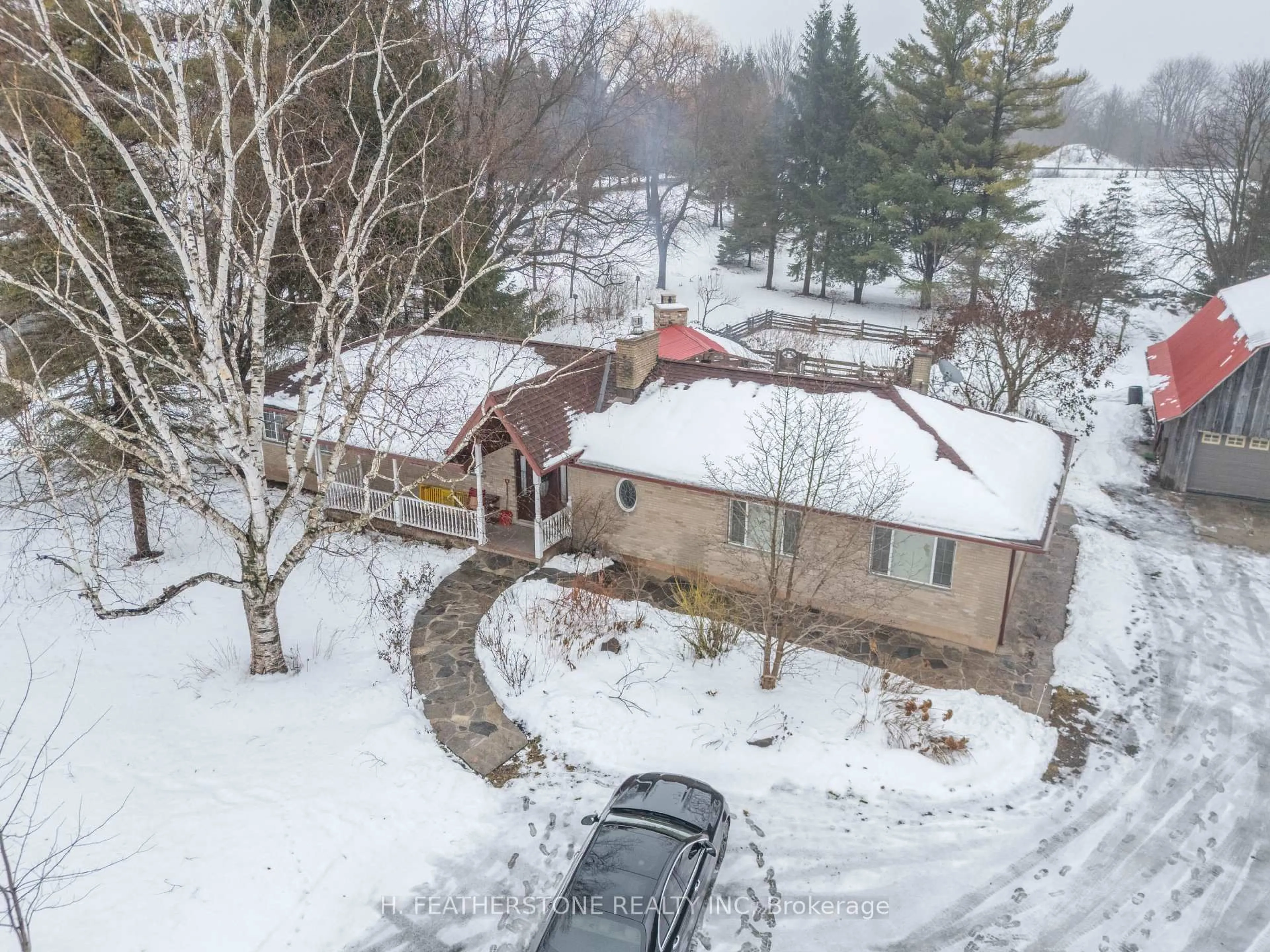 A pic from outside/outdoor area/front of a property/back of a property/a pic from drone, unknown for 1480 Gainsborough Rd, London North Ontario N6H 5L2