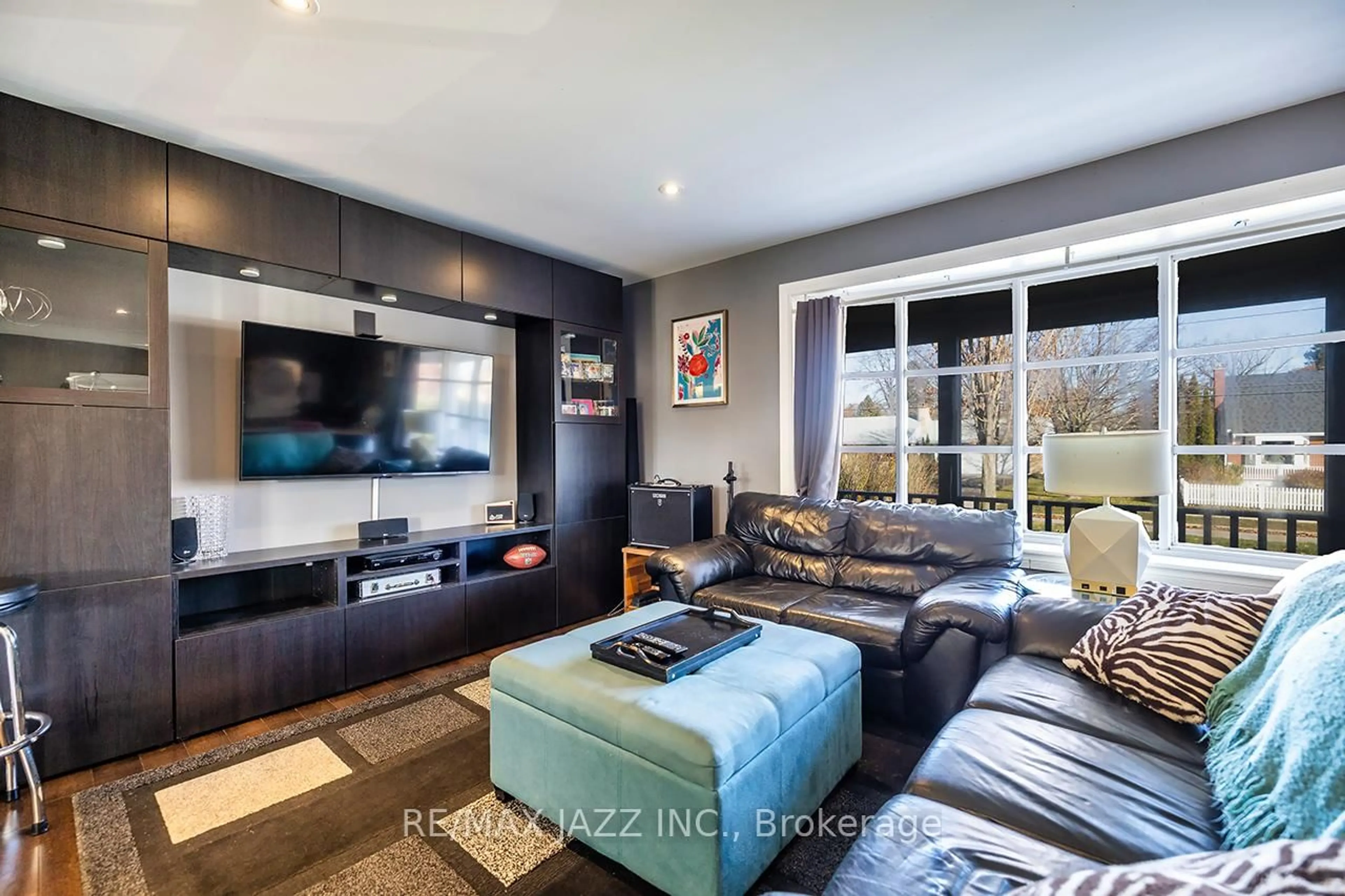 Living room with furniture, wood/laminate floor for 149 Abbott Blvd, Cobourg Ontario K9A 4E5