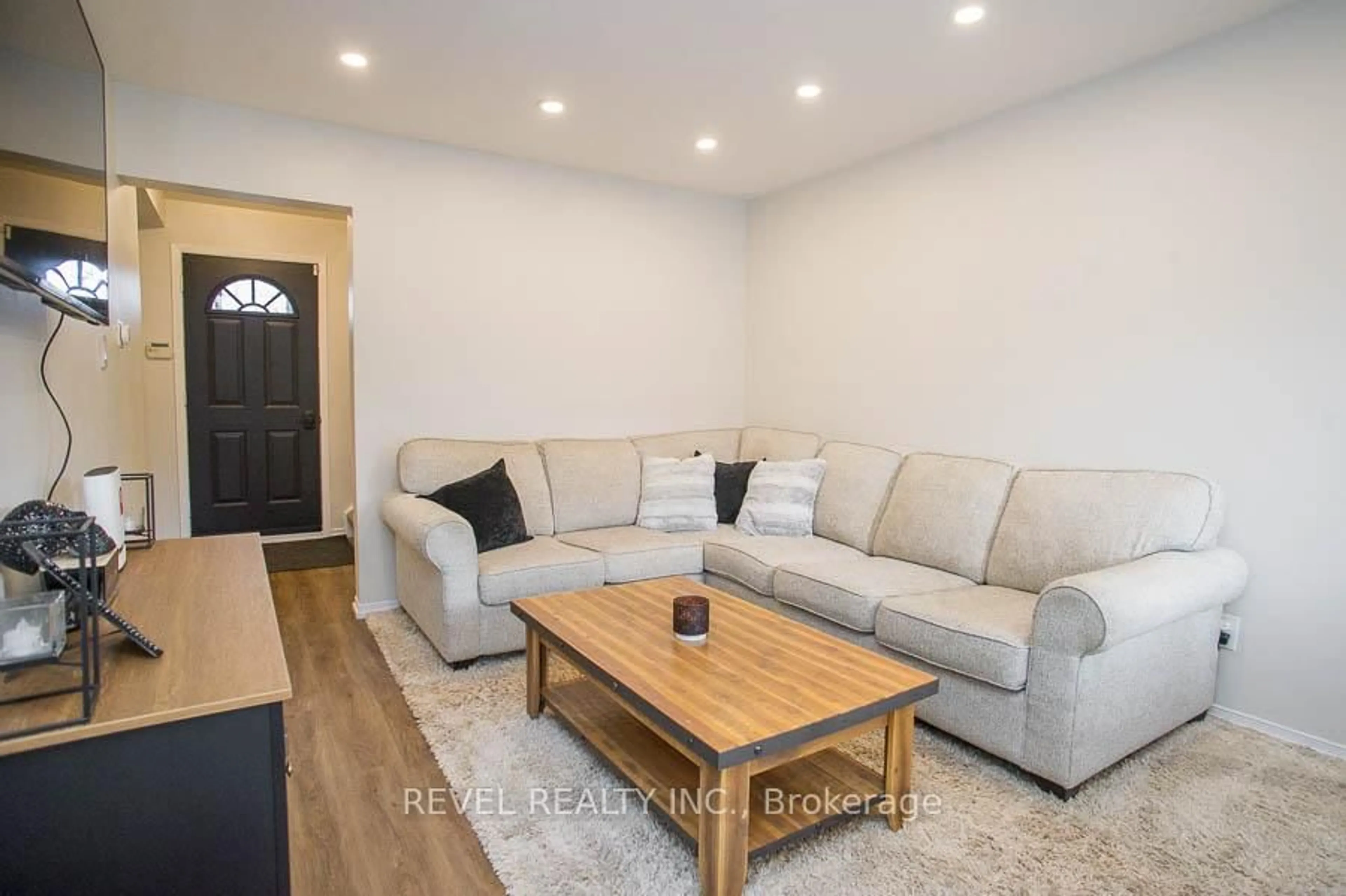 Living room with furniture, wood/laminate floor for 273 Elgin St #52, Brantford Ontario N3S 5B2