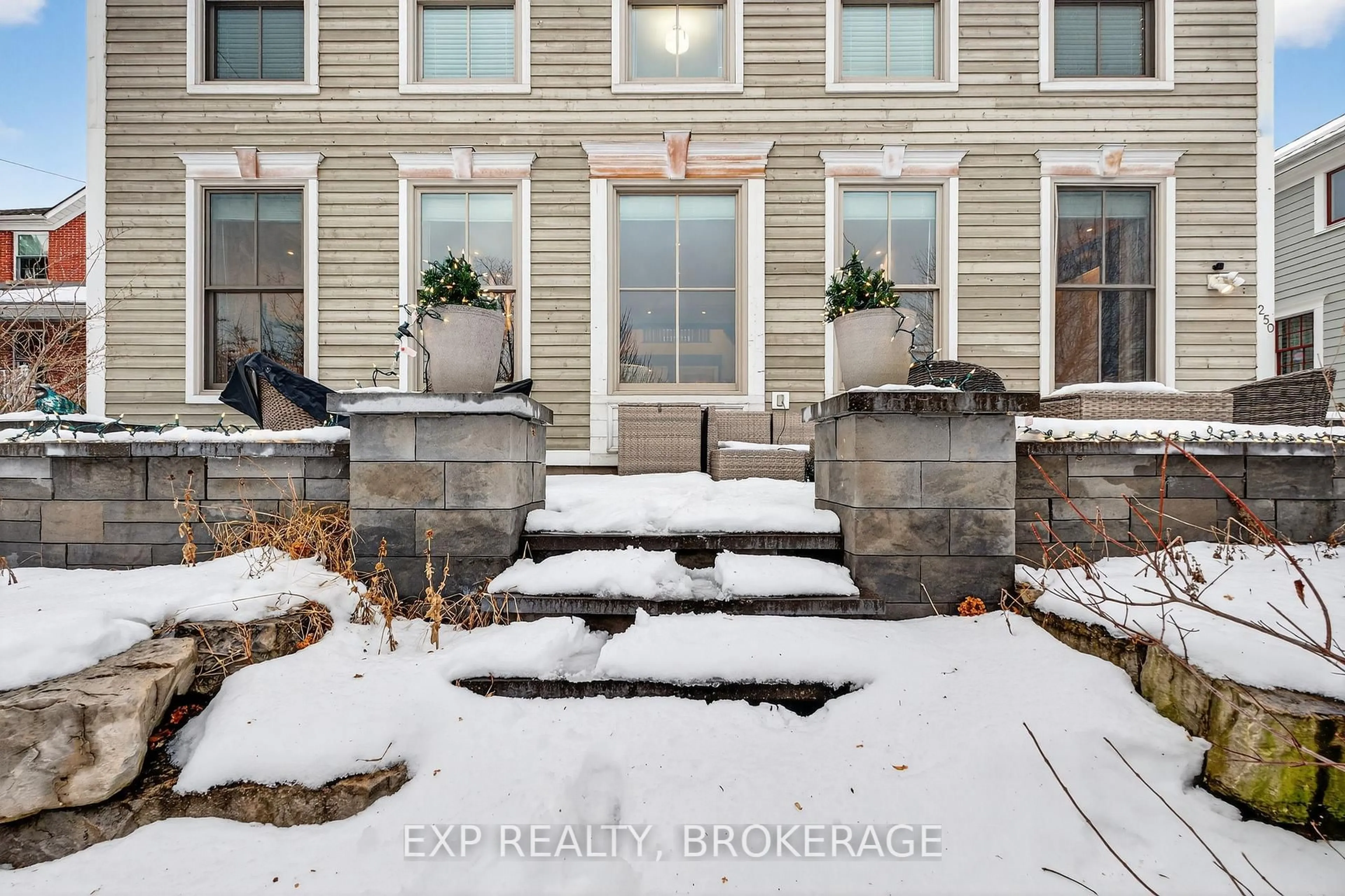 Unknown for 250 MAIN St, Kingston Ontario K7K 6W4