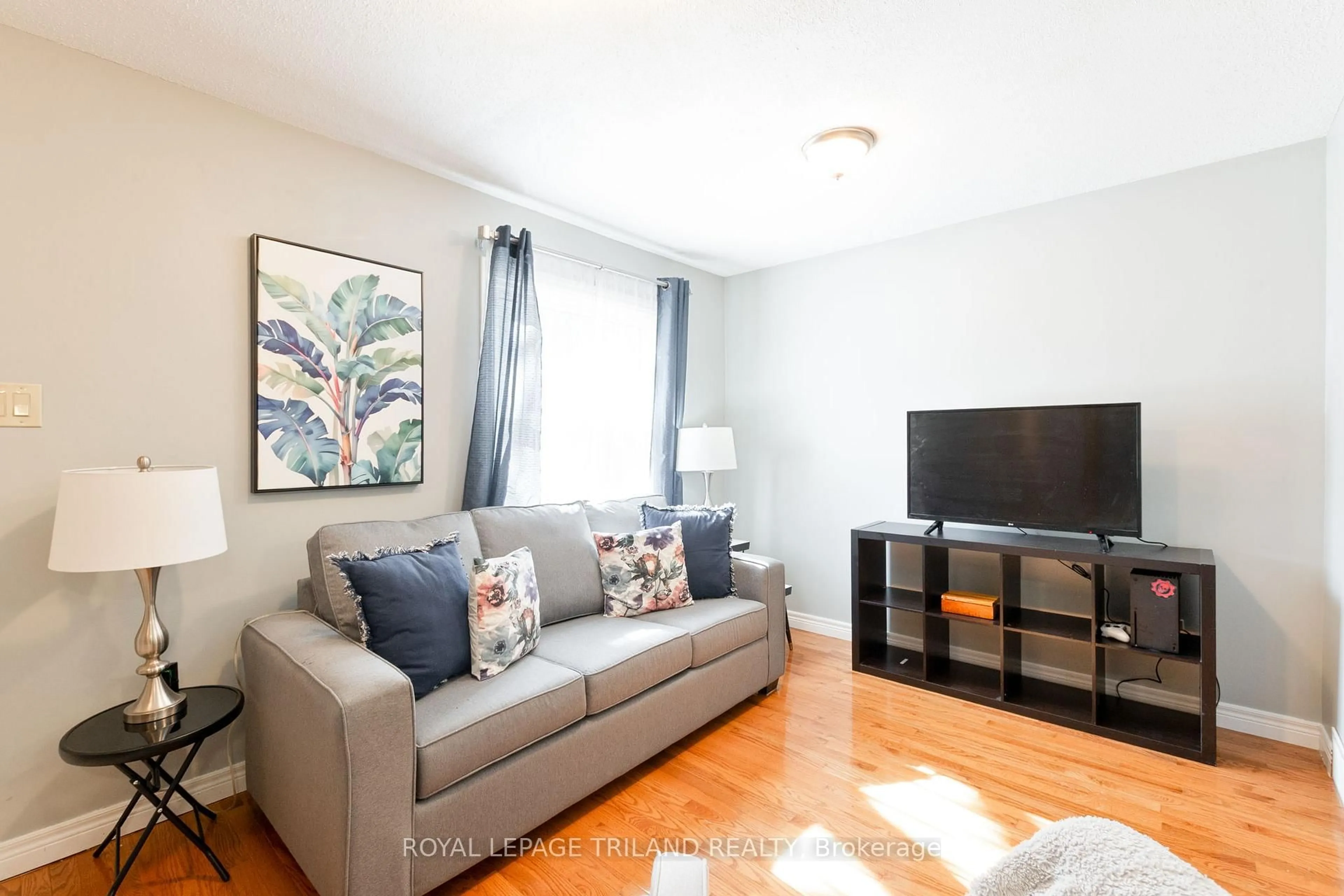 Living room with furniture, wood/laminate floor for 1247 Huron St #149, London East Ontario N5Y 4X7
