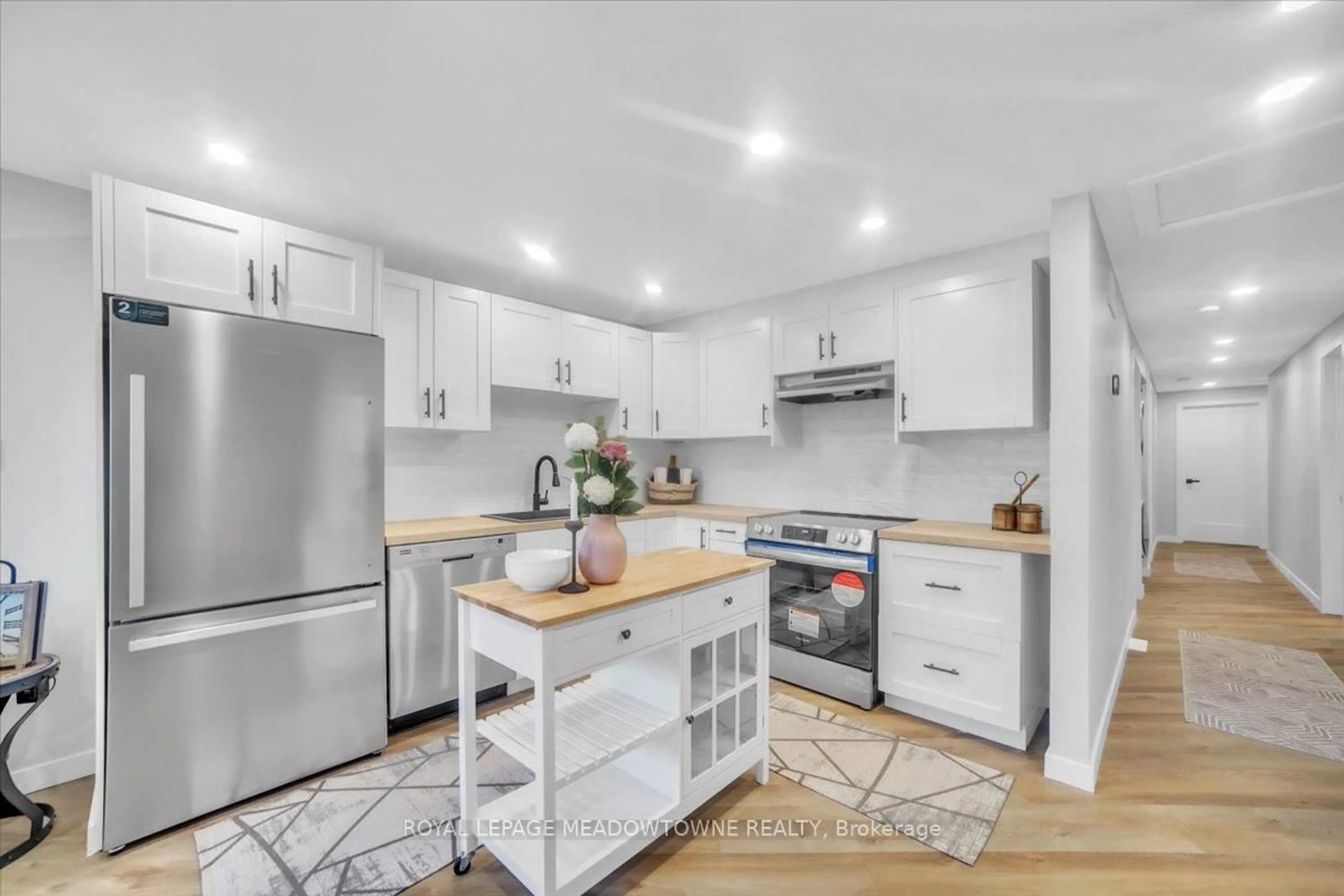 Open concept kitchen, unknown for 80 McAnulty Blvd, Hamilton Ontario L8H 3H1