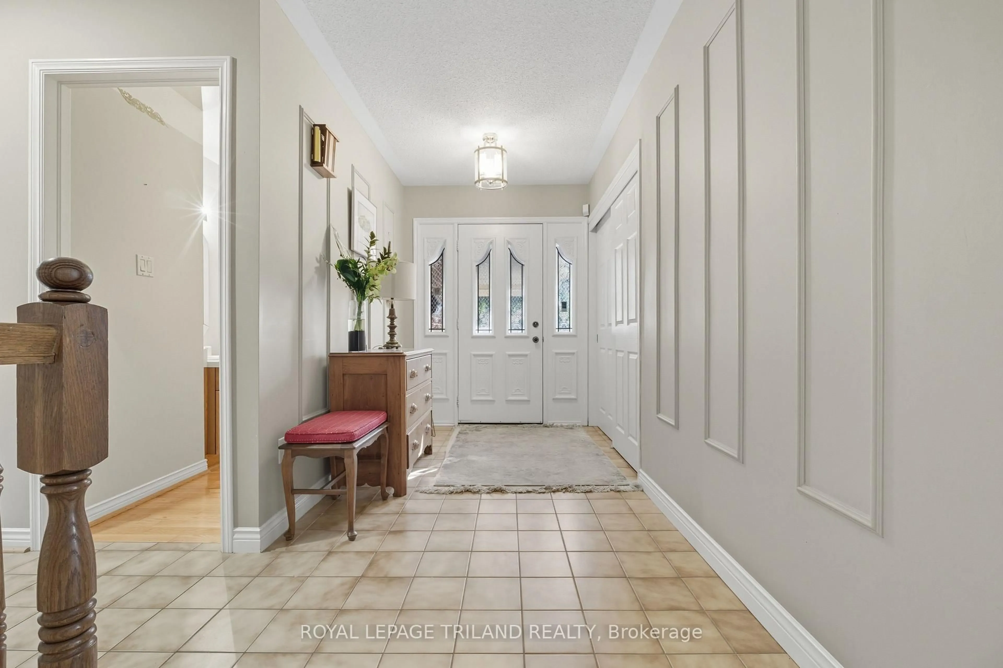 Indoor entryway for 60 Rosecliffe Cres #16, London South Ontario N6K 4E6