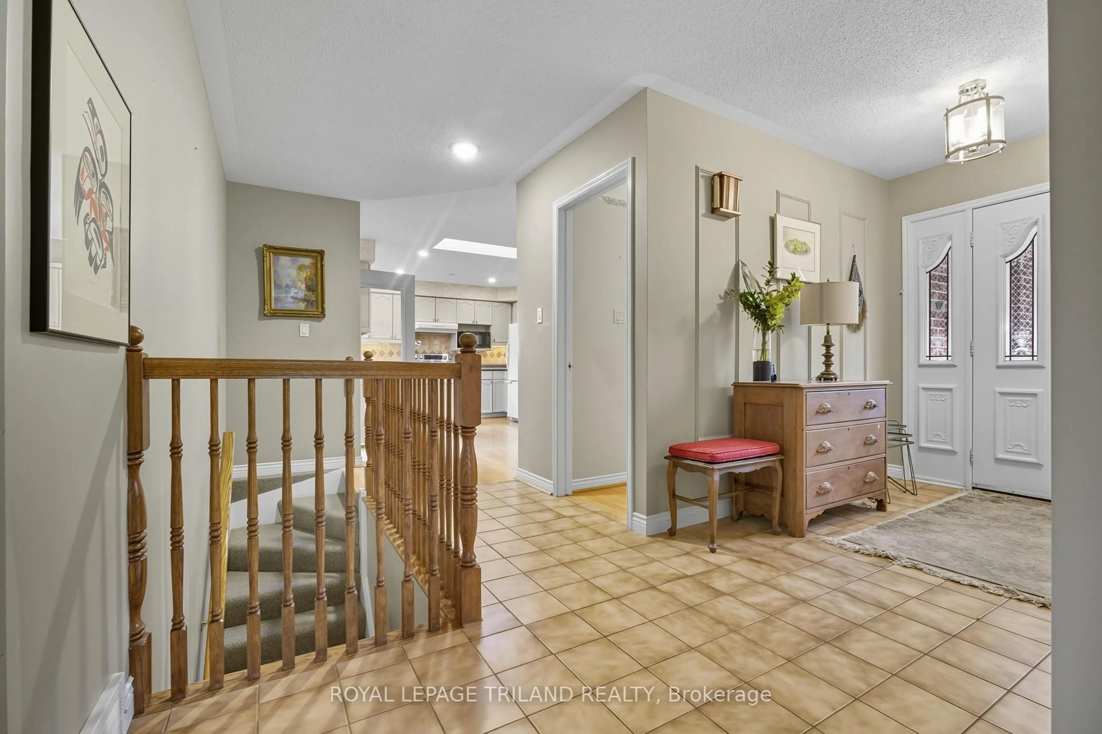 Indoor foyer for 60 Rosecliffe Cres #16, London South Ontario N6K 4E6