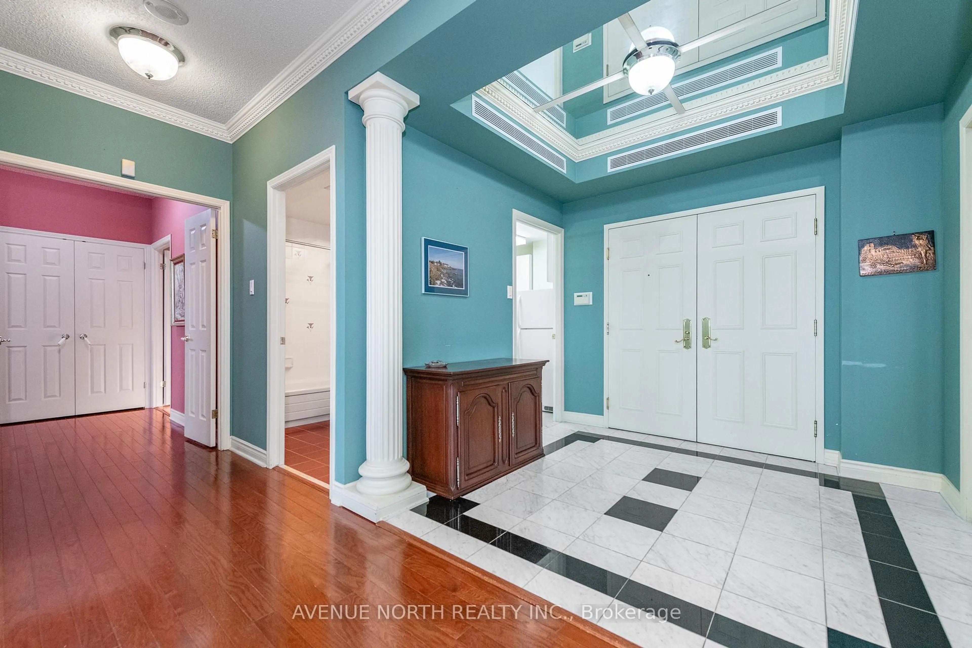 Indoor entryway for 1480 Riverside Dr #606, Ottawa Ontario K1G 5H2