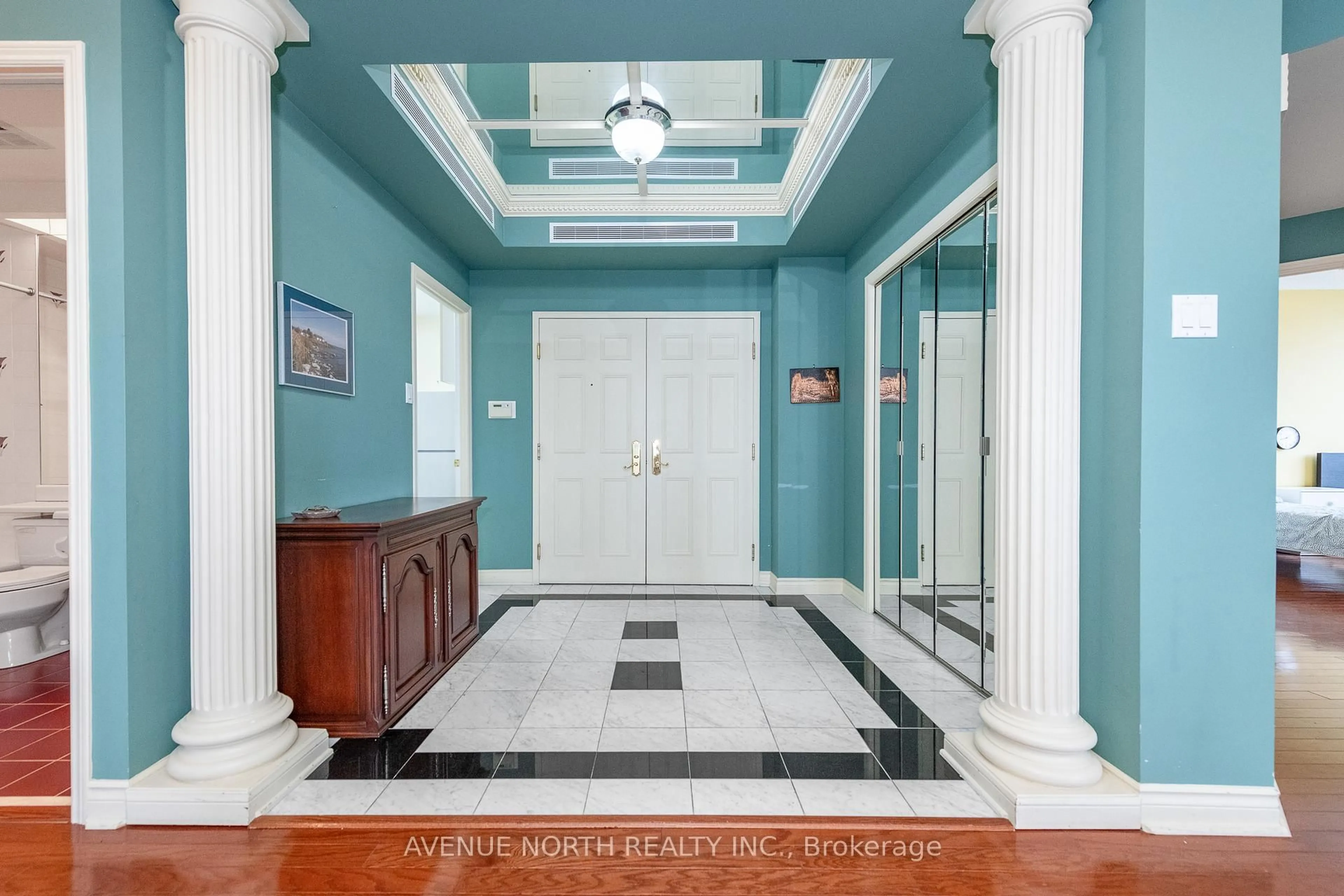 Indoor foyer for 1480 Riverside Dr #606, Ottawa Ontario K1G 5H2