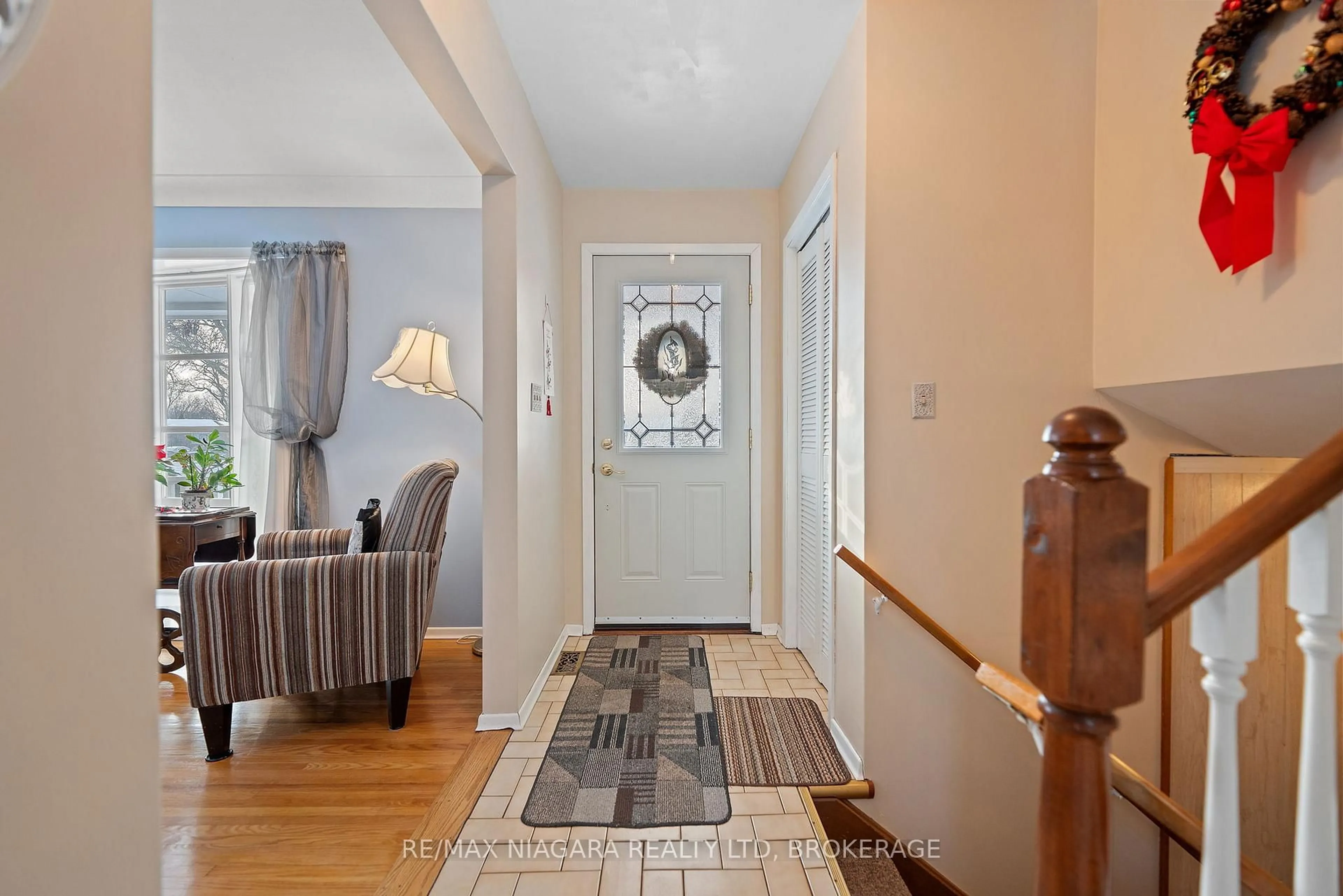 Indoor entryway for 4204 Patten Cres, Niagara Falls Ontario L2E 6J2