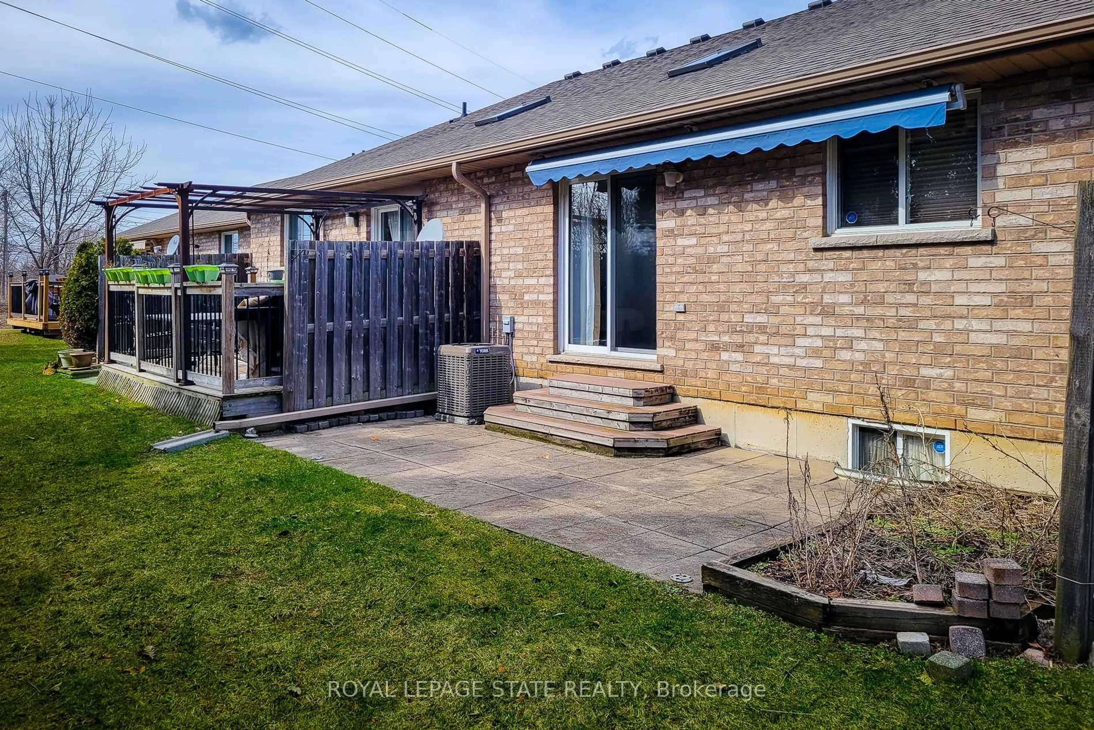 A pic from outside/outdoor area/front of a property/back of a property/a pic from drone, street for 751 Rymal Rd #22, Hamilton Ontario L9B 2Y3
