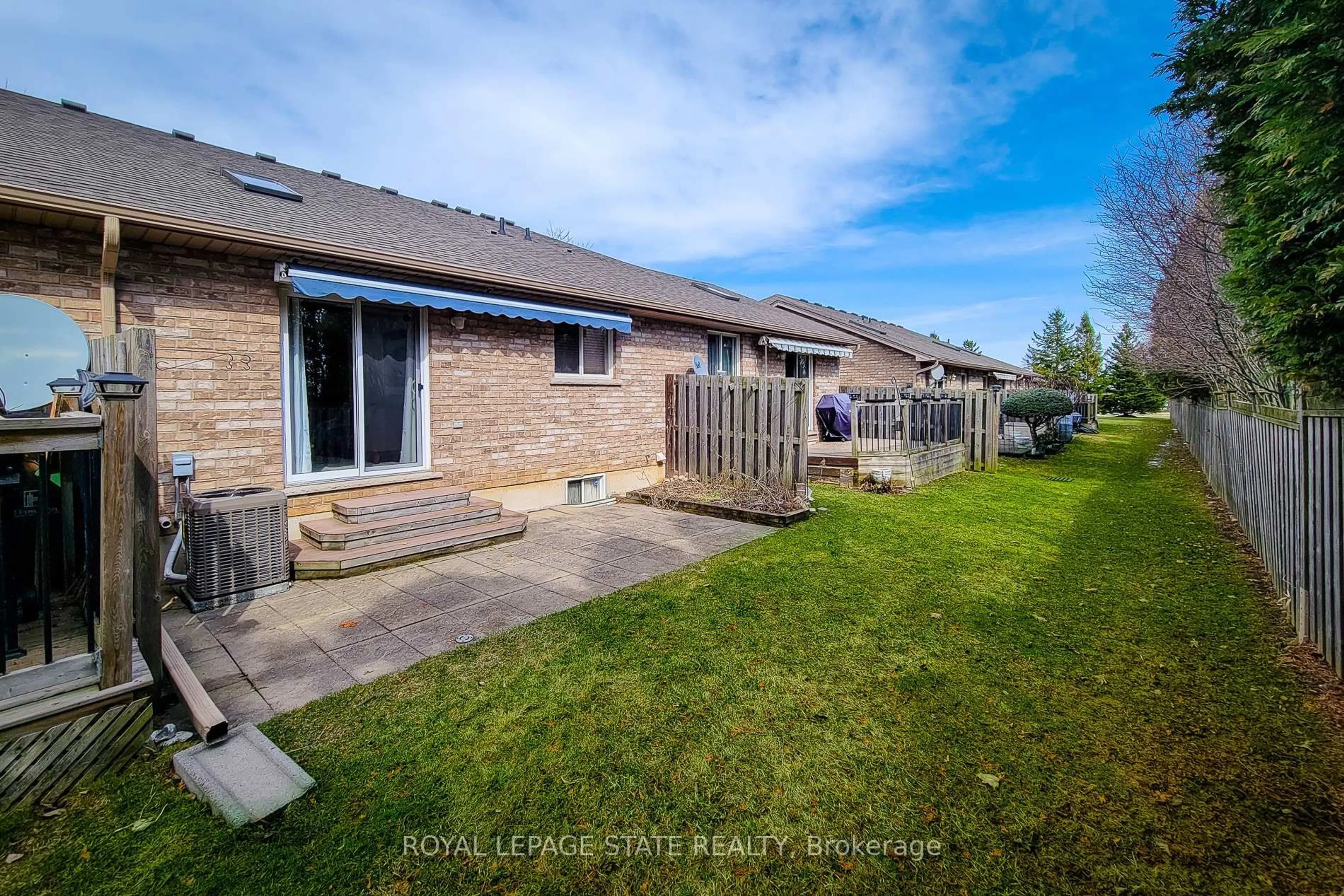 Patio, street for 751 Rymal Rd #22, Hamilton Ontario L9B 2Y3