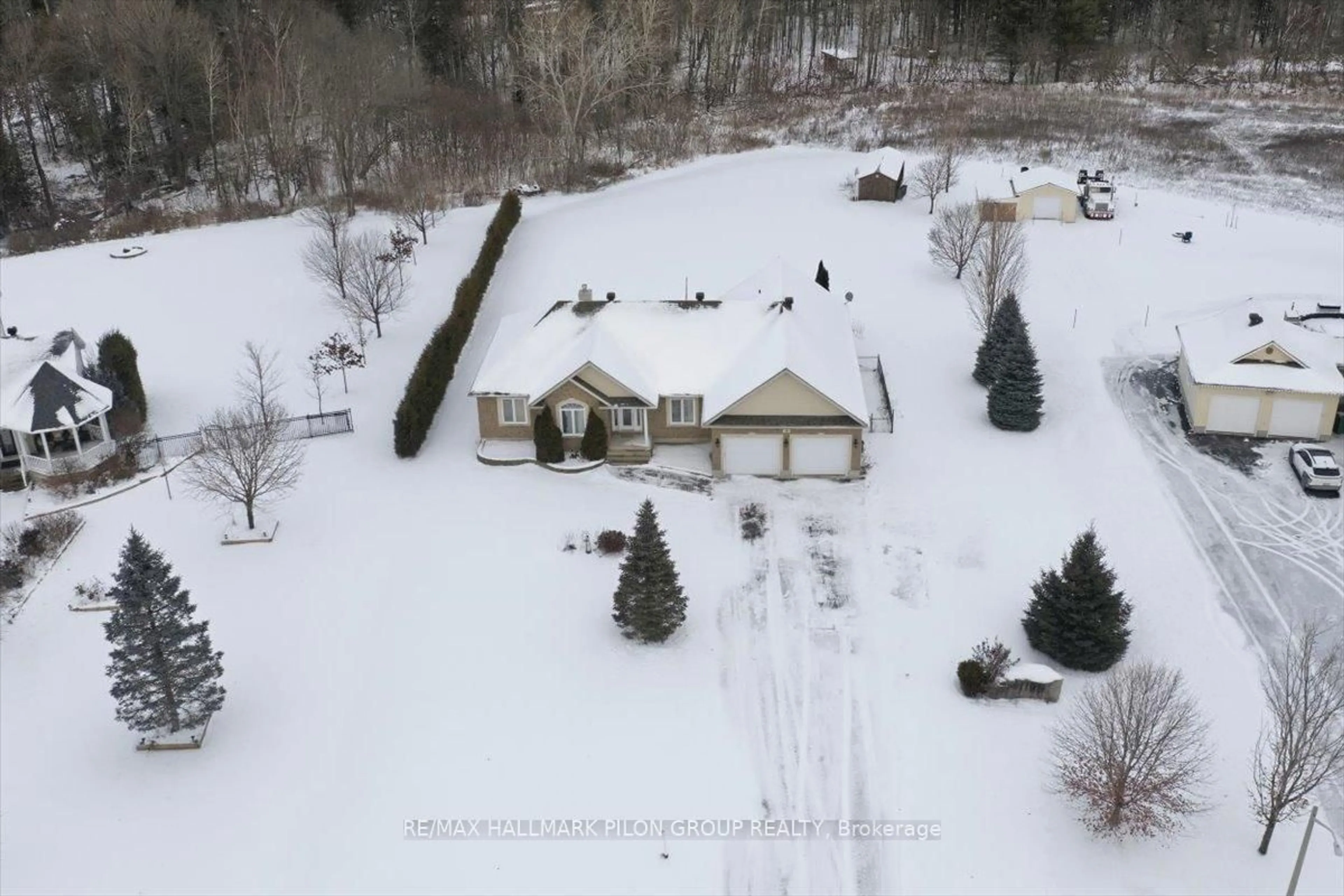 A pic from outside/outdoor area/front of a property/back of a property/a pic from drone, unknown for 180 Sophie St, Clarence-Rockland Ontario K4K 1K7